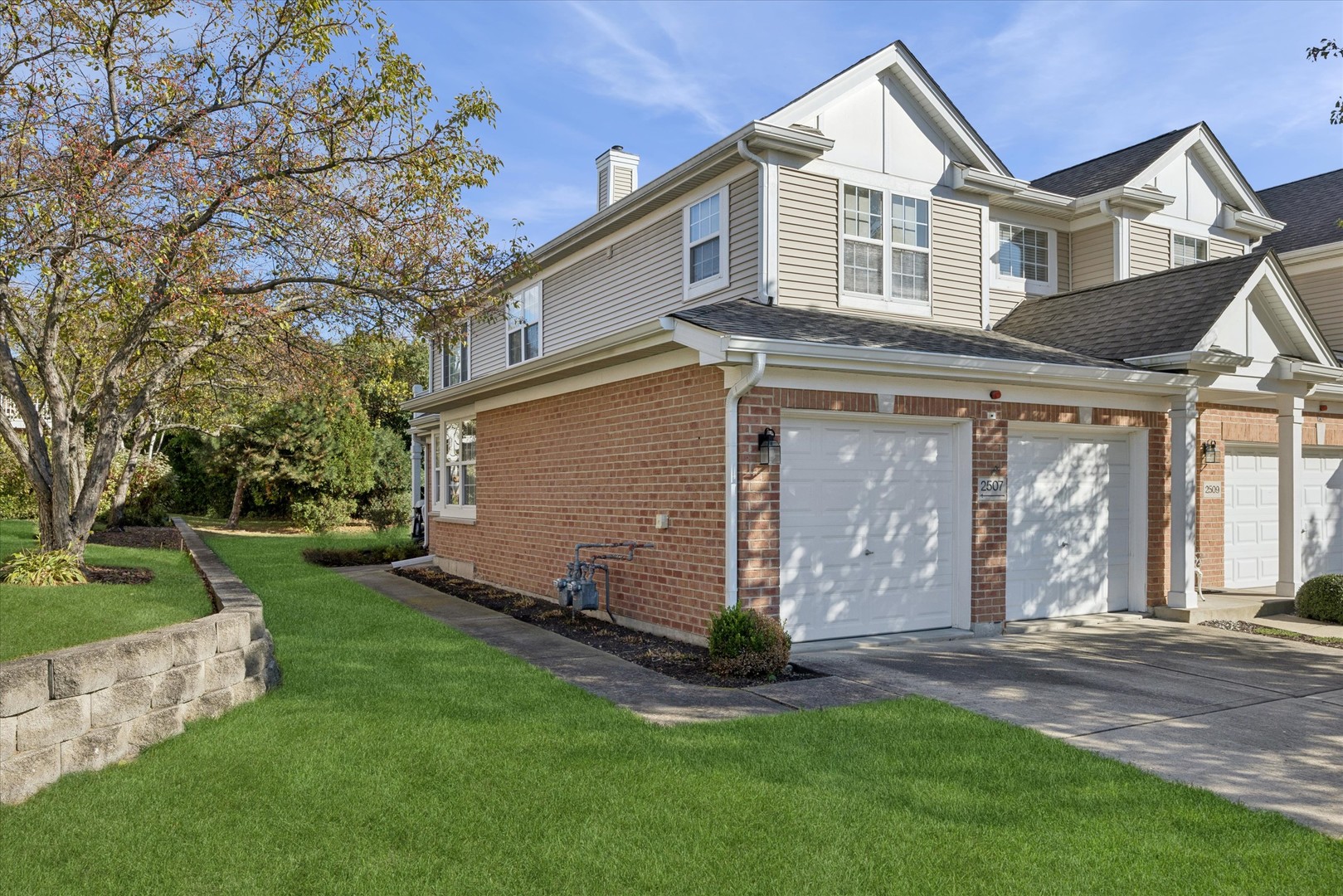 2507 Camberley Circle #1-810, Westchester, IL 60154