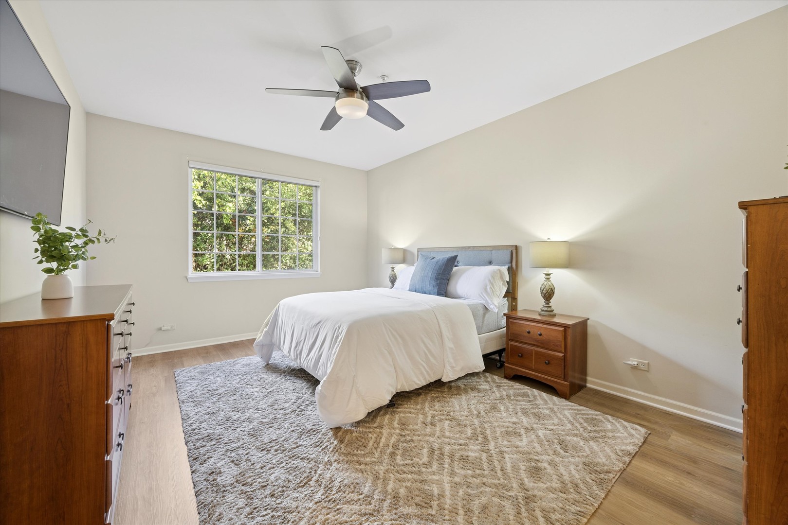 2507 Camberley Circle #1-810, Westchester, IL 60154