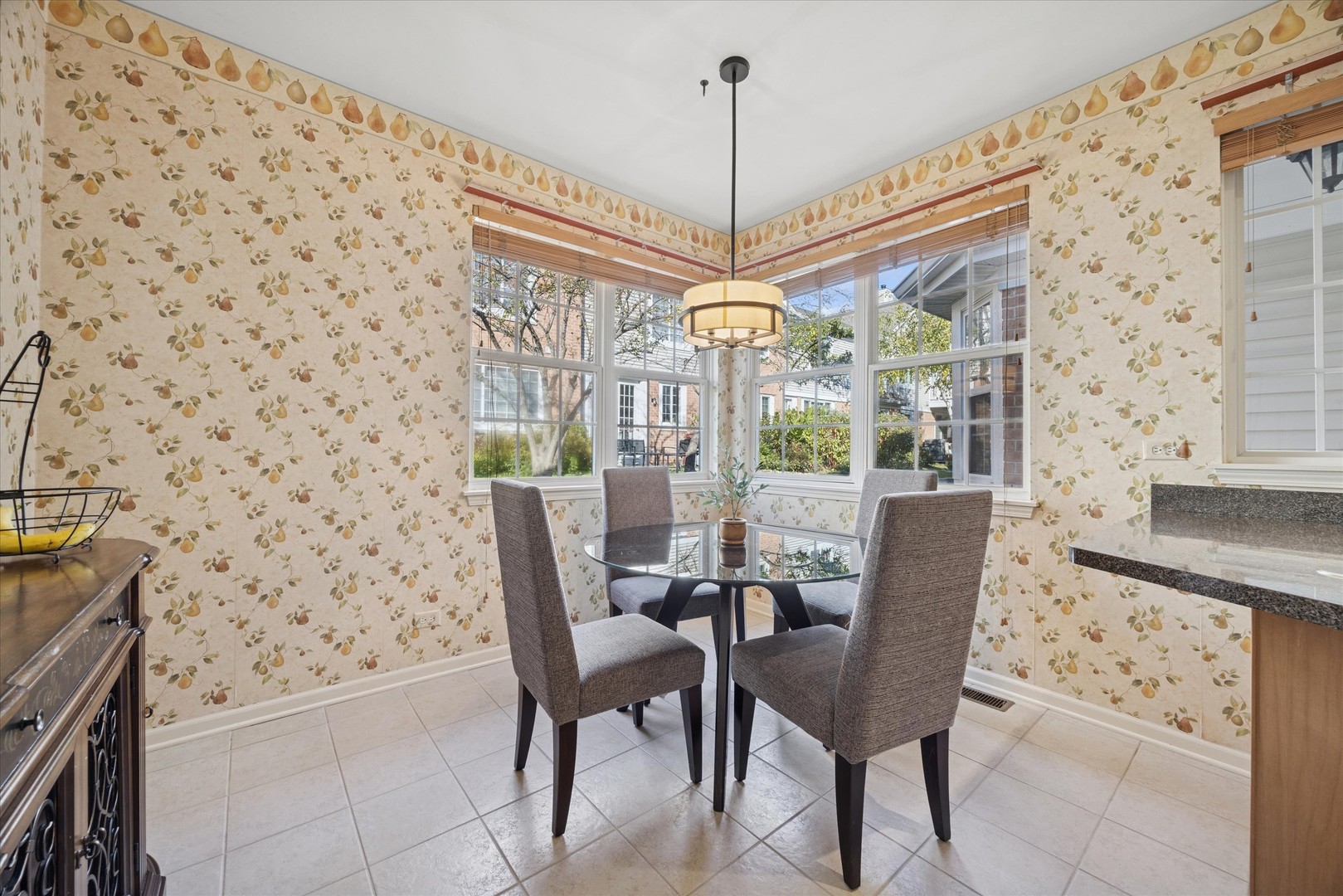 2507 Camberley Circle #1-810, Westchester, IL 60154