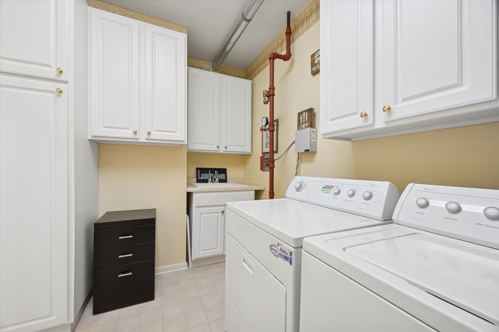 2507 Camberley Circle #1-810, Westchester, IL 60154