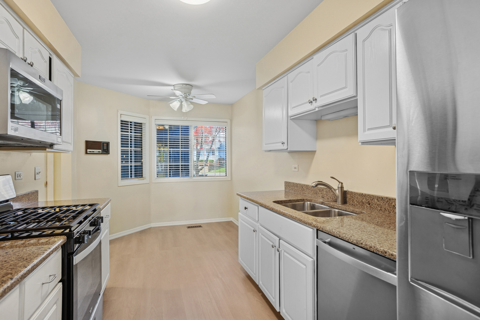 1252 S Parkside Drive, Palatine, IL 60067