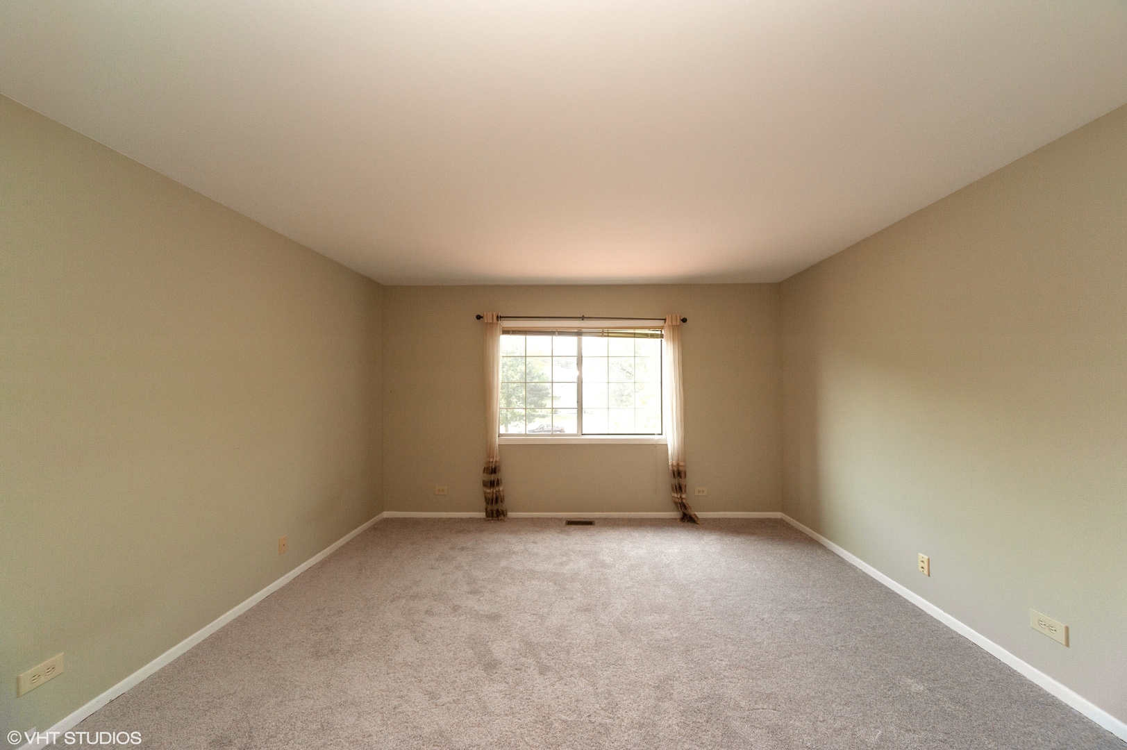 1252 S Parkside Drive, Palatine, IL 60067