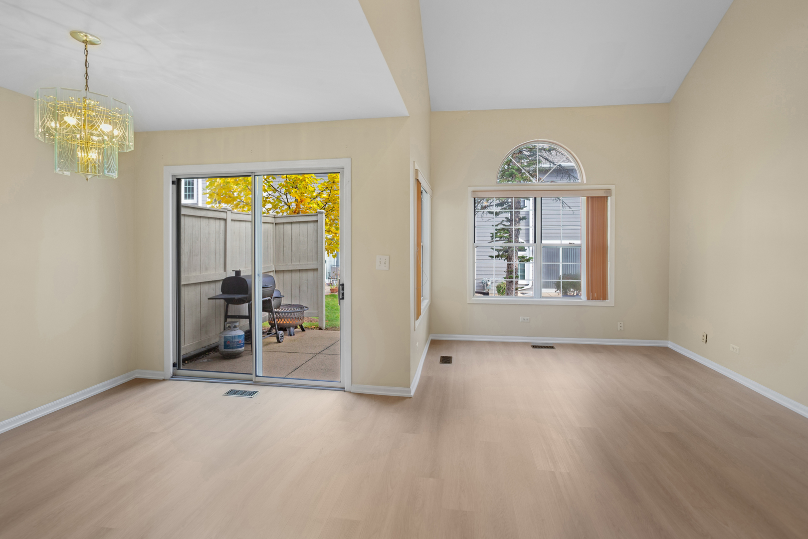 1252 S Parkside Drive, Palatine, IL 60067