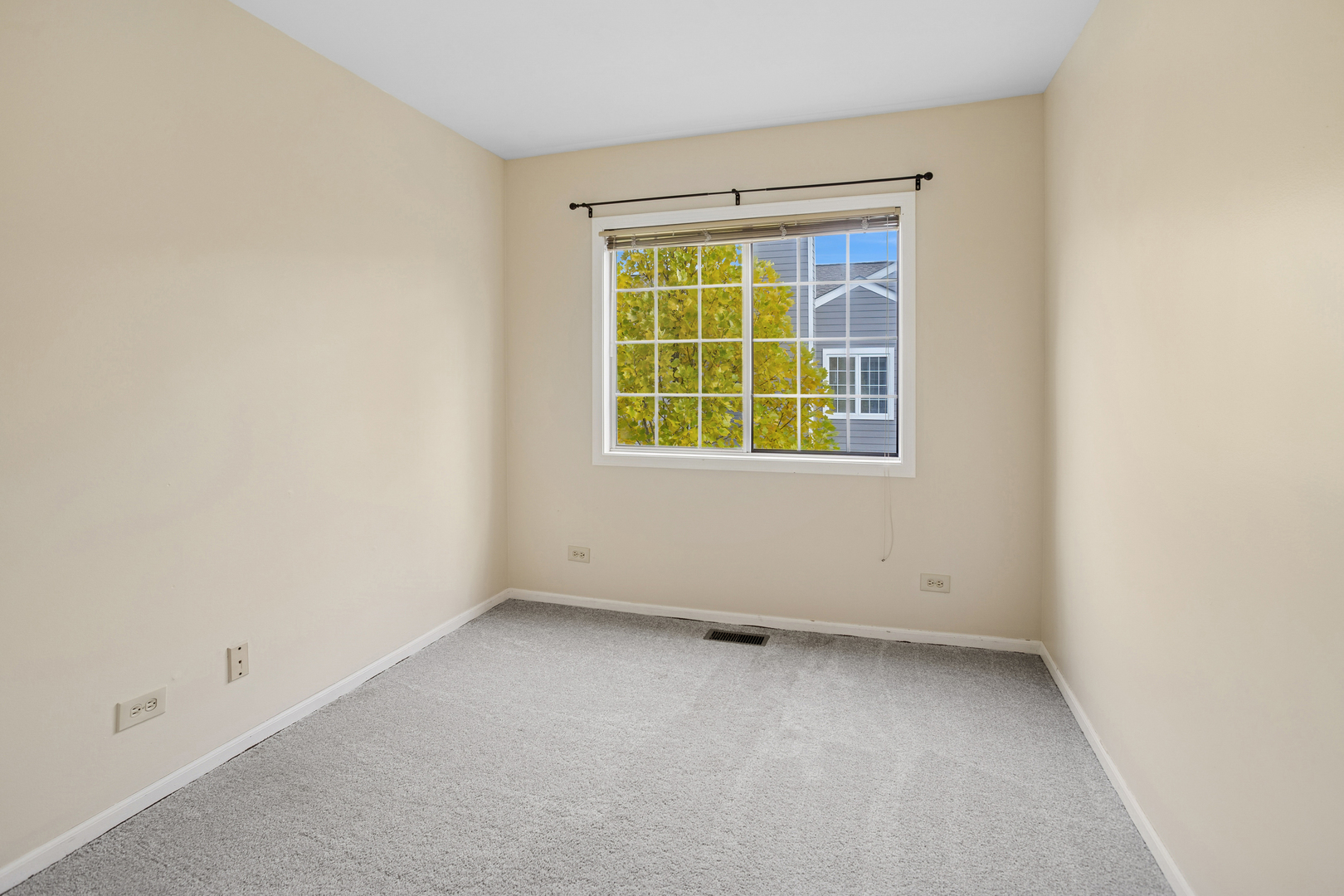 1252 S Parkside Drive, Palatine, IL 60067