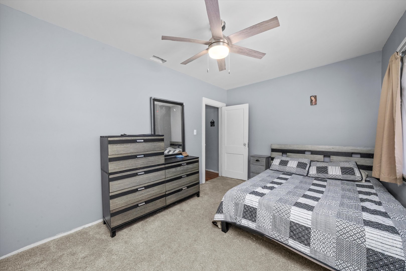 31 E 155th Street, Harvey, IL 60426