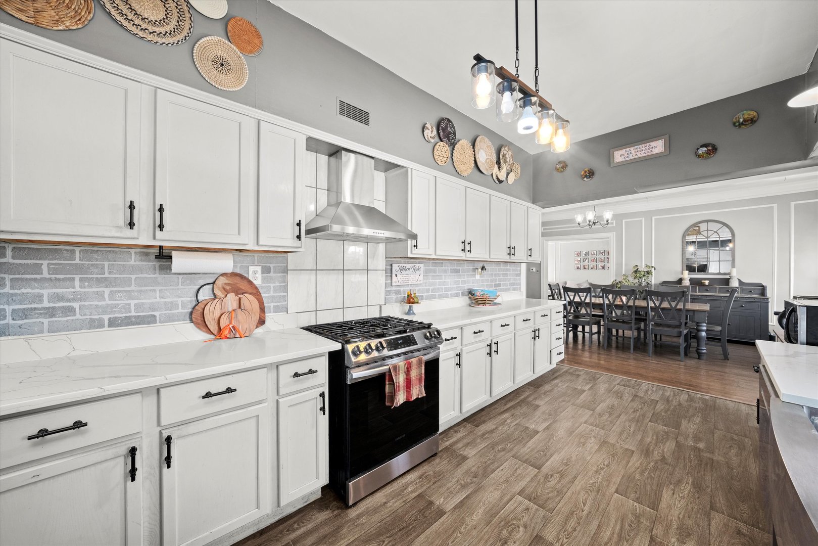 31 E 155th Street, Harvey, IL 60426