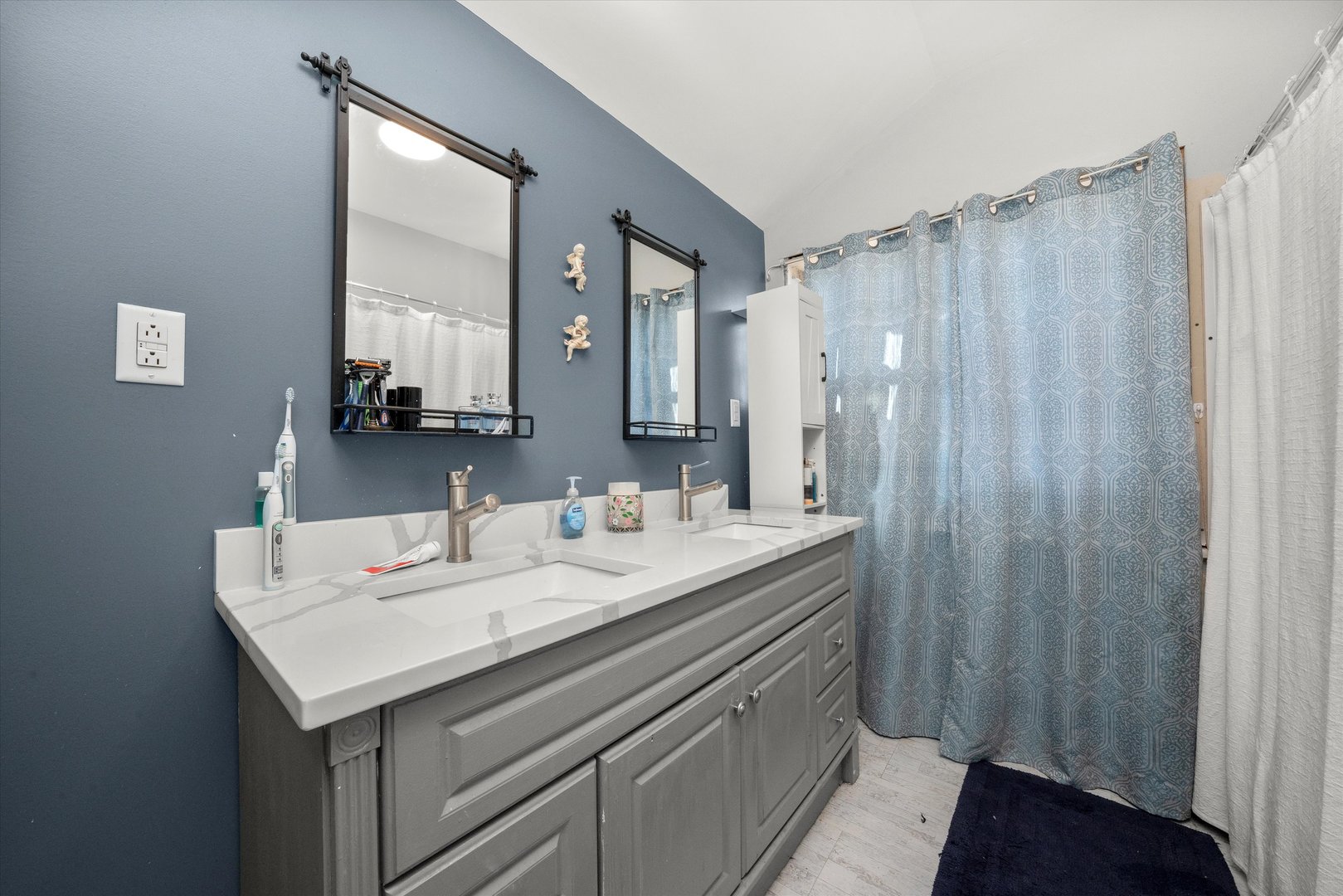 31 E 155th Street, Harvey, IL 60426