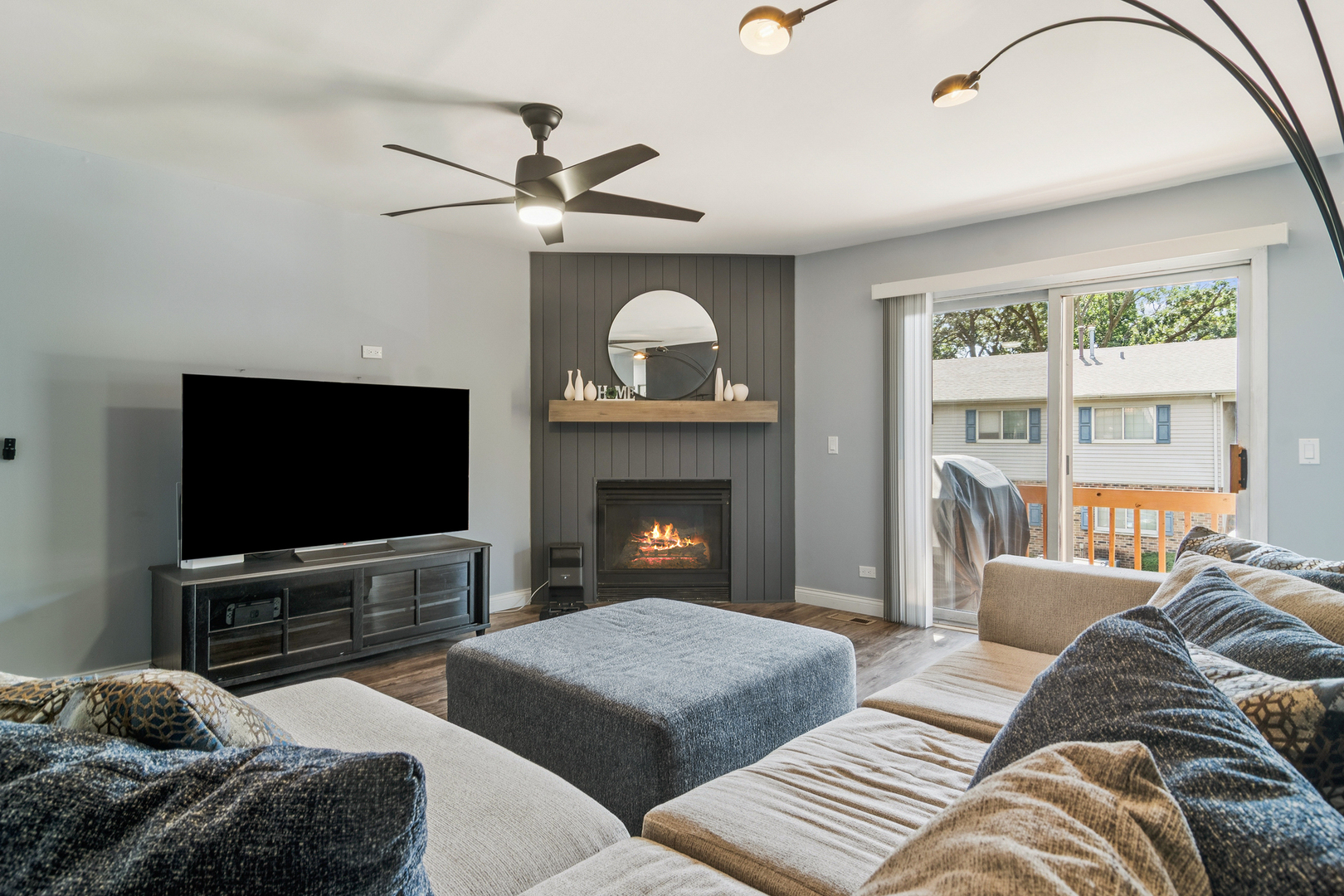 295 Woodridge Circle #H, South Elgin, IL 60177