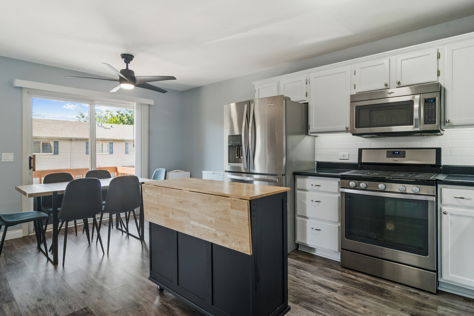 295 Woodridge Circle #H, South Elgin, IL 60177