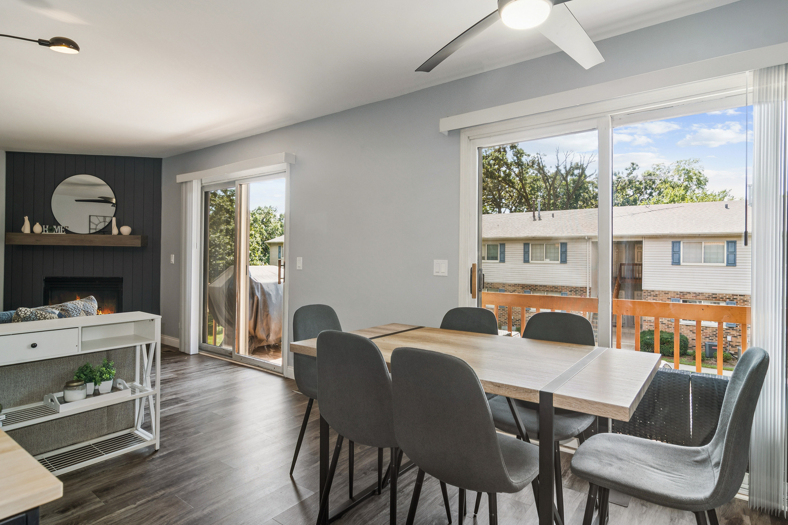 295 Woodridge Circle #H, South Elgin, IL 60177