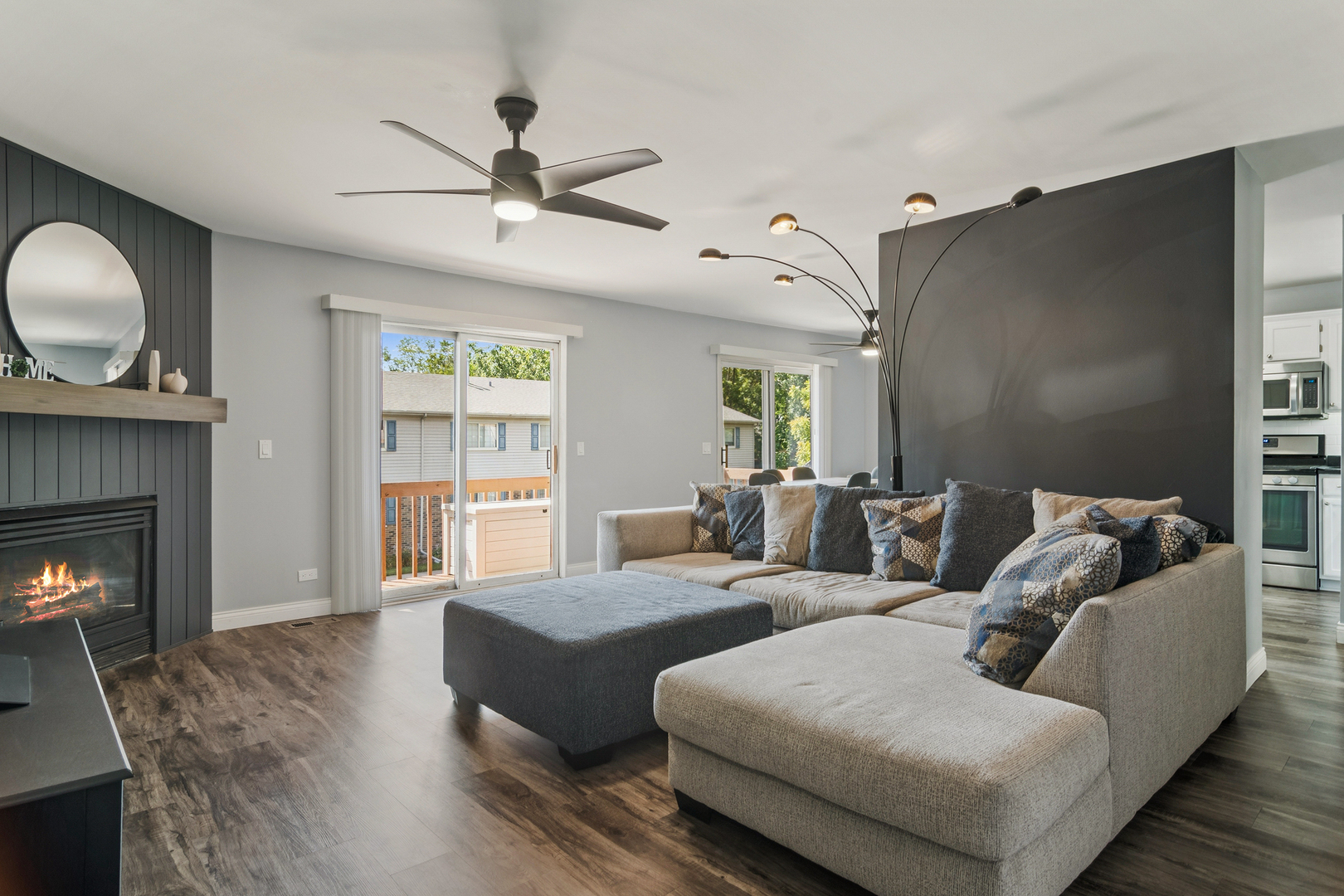 295 Woodridge Circle #H, South Elgin, IL 60177