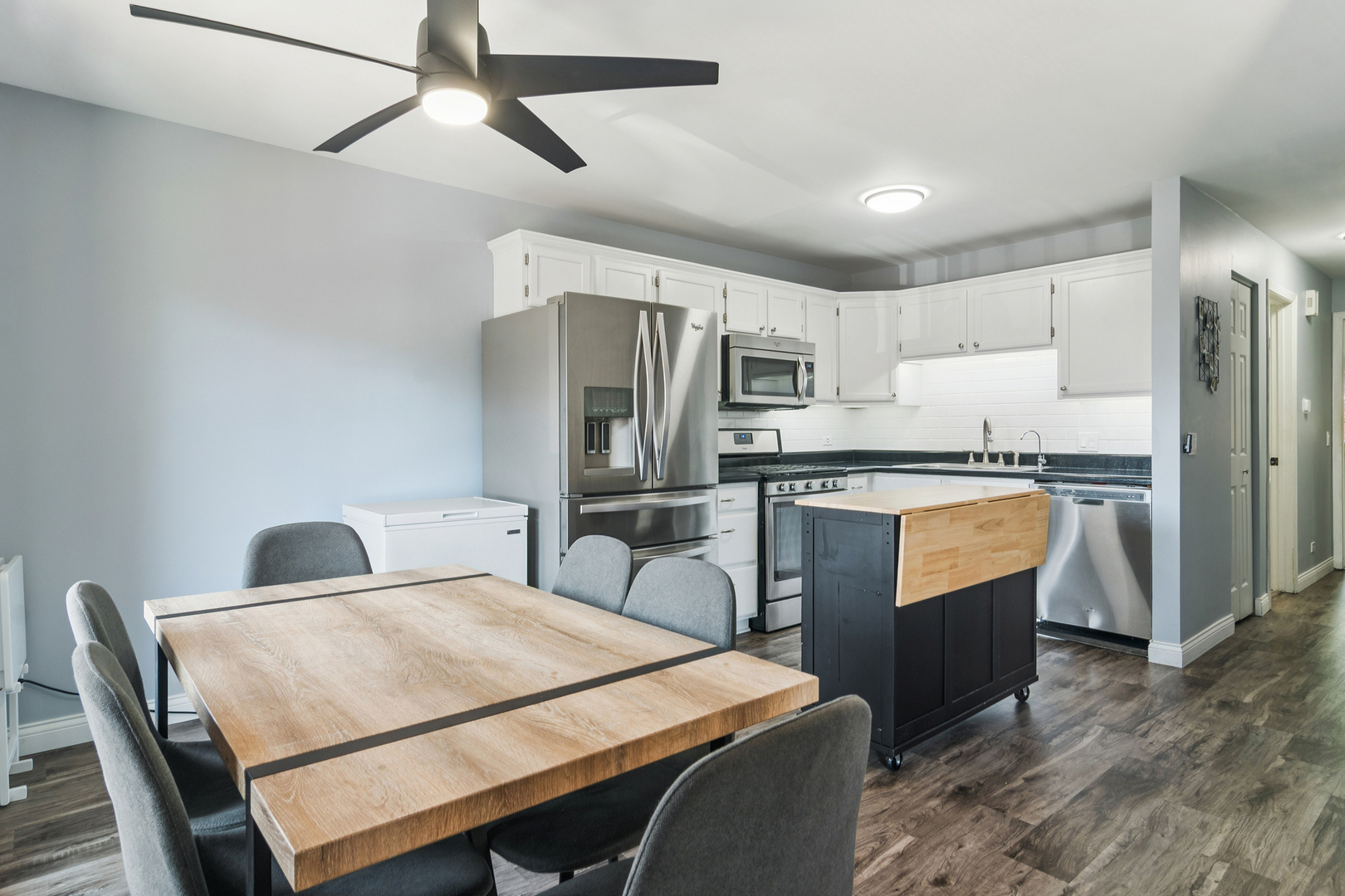 295 Woodridge Circle #H, South Elgin, IL 60177