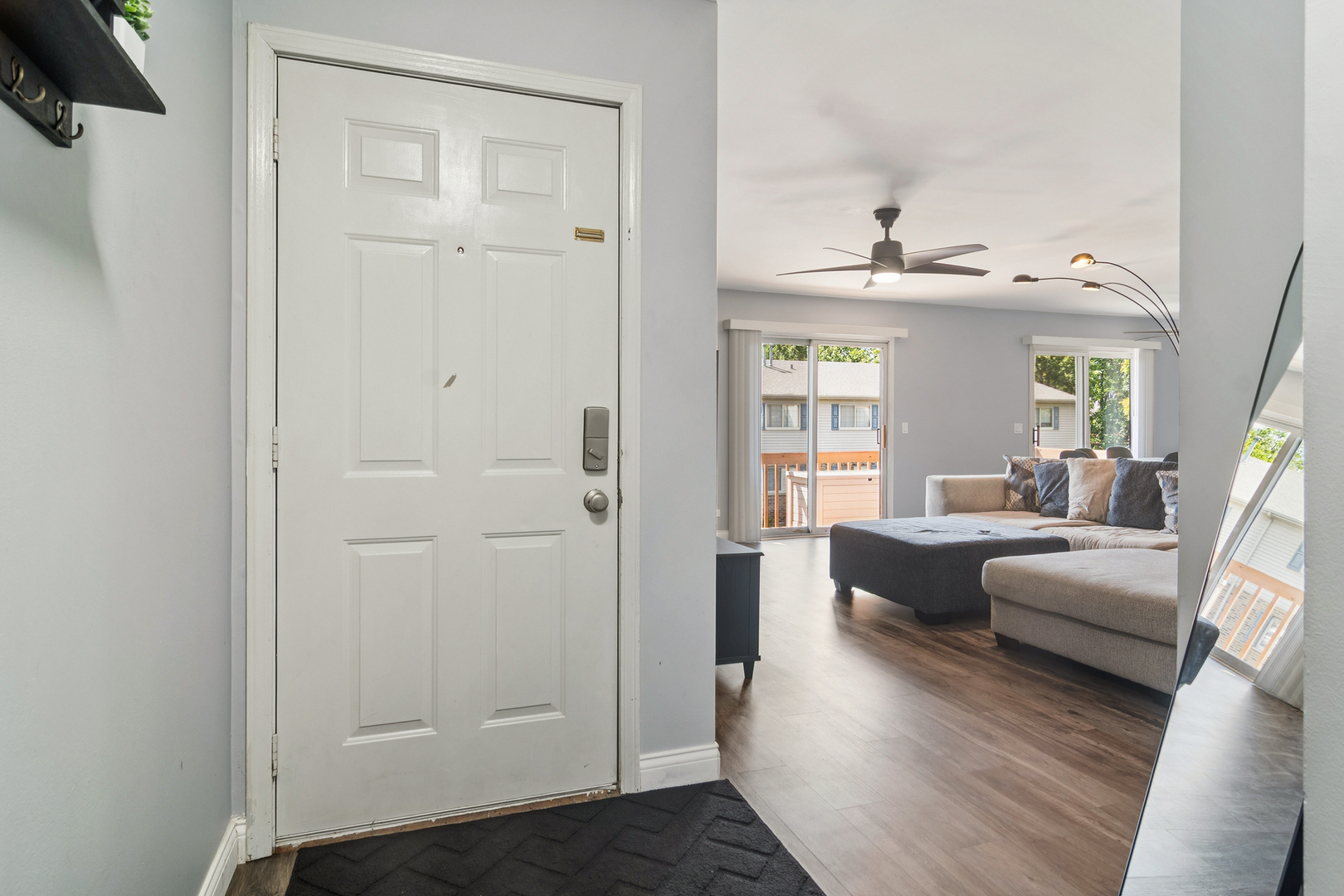 295 Woodridge Circle #H, South Elgin, IL 60177