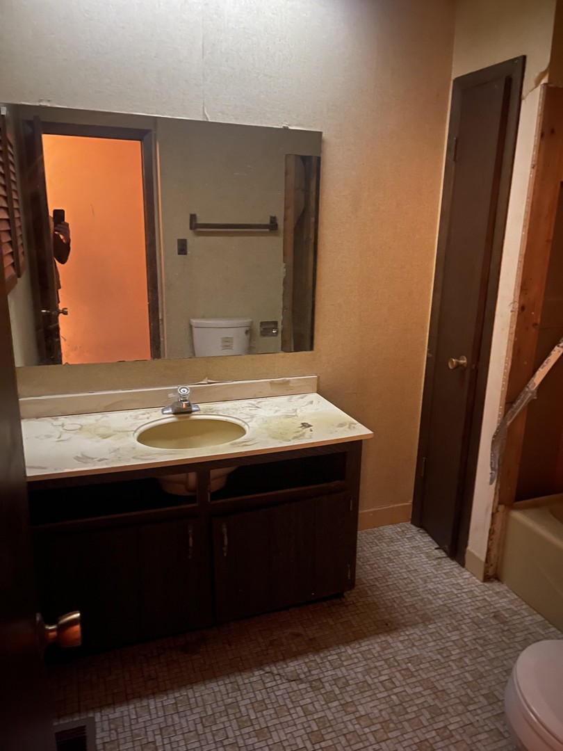 1026 Briarcliffe Boulevard, Wheaton, IL 60189