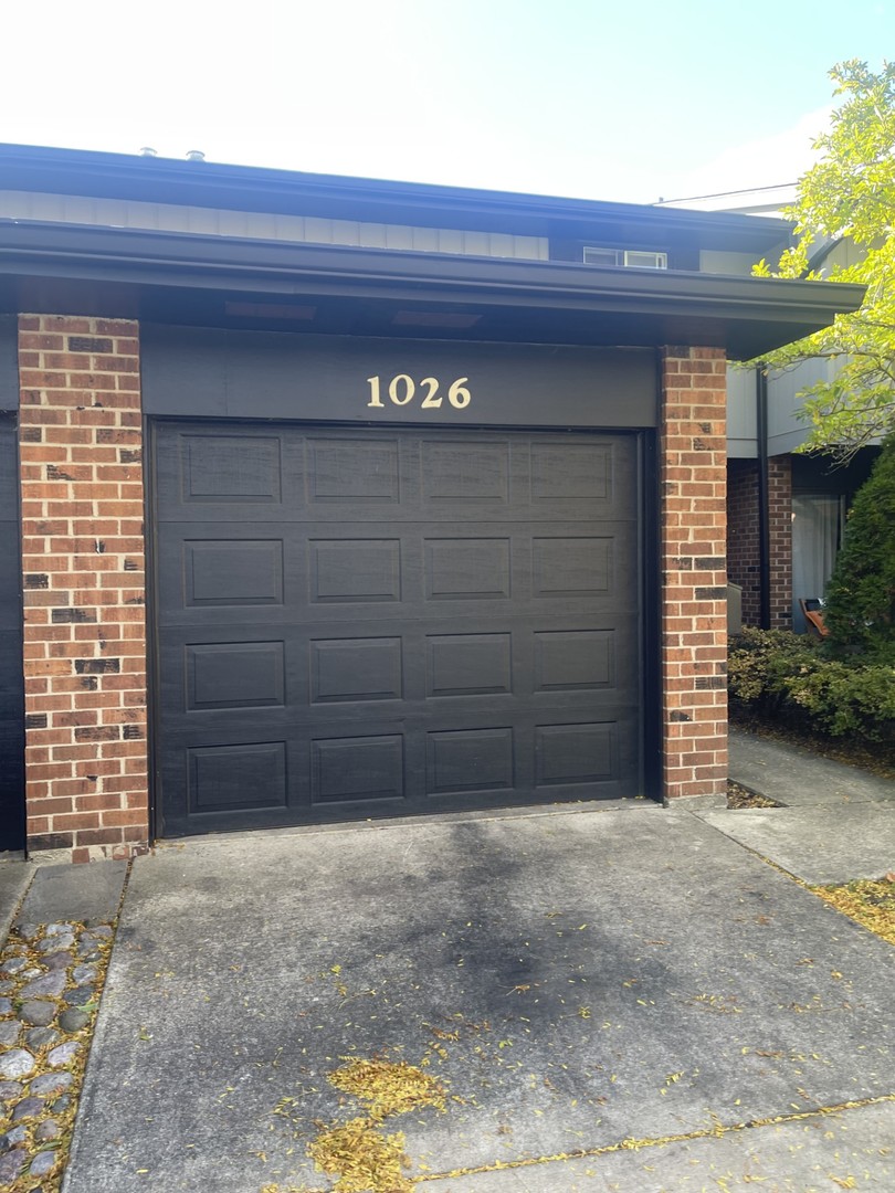 1026 Briarcliffe Boulevard, Wheaton, IL 60189