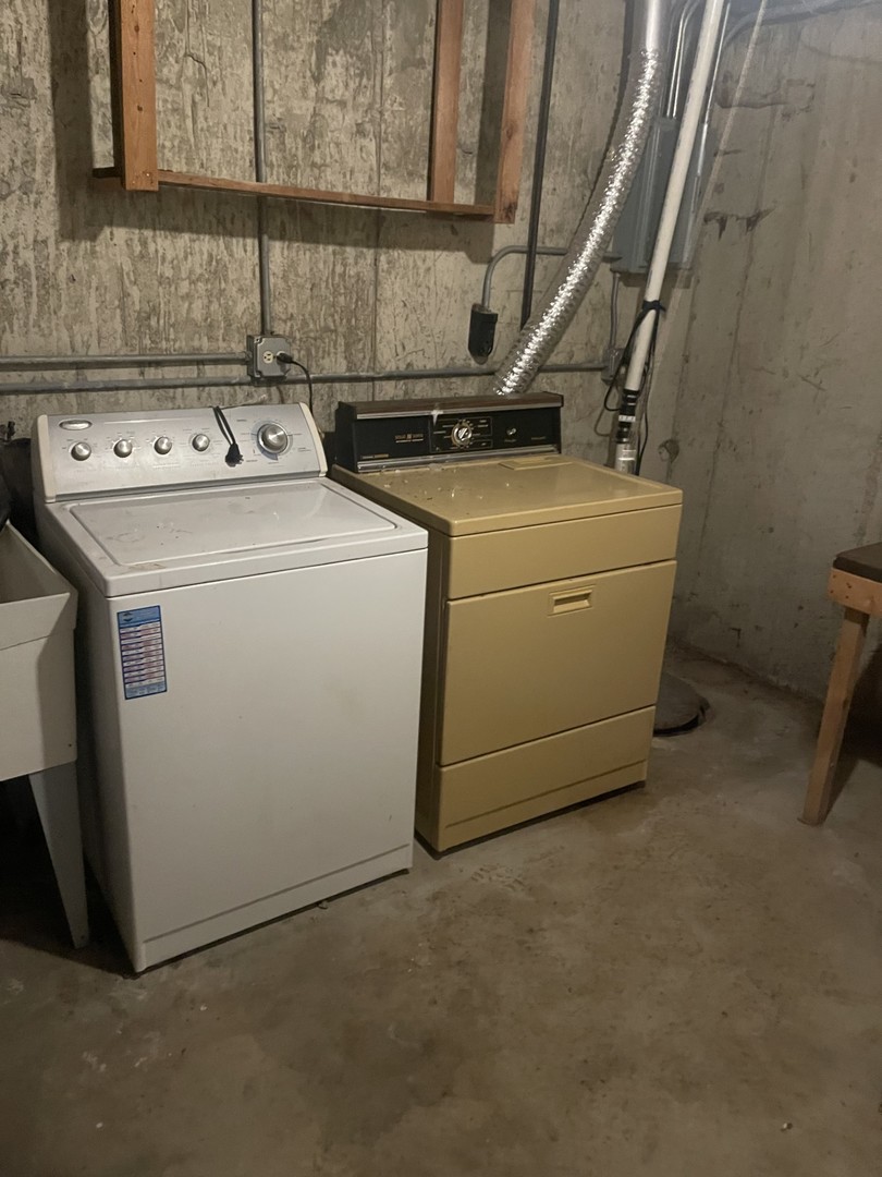 1026 Briarcliffe Boulevard, Wheaton, IL 60189