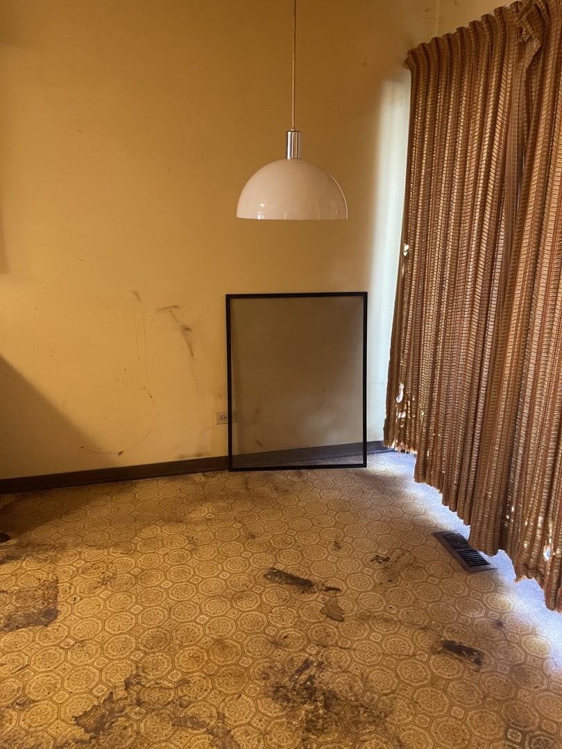 1026 Briarcliffe Boulevard, Wheaton, IL 60189