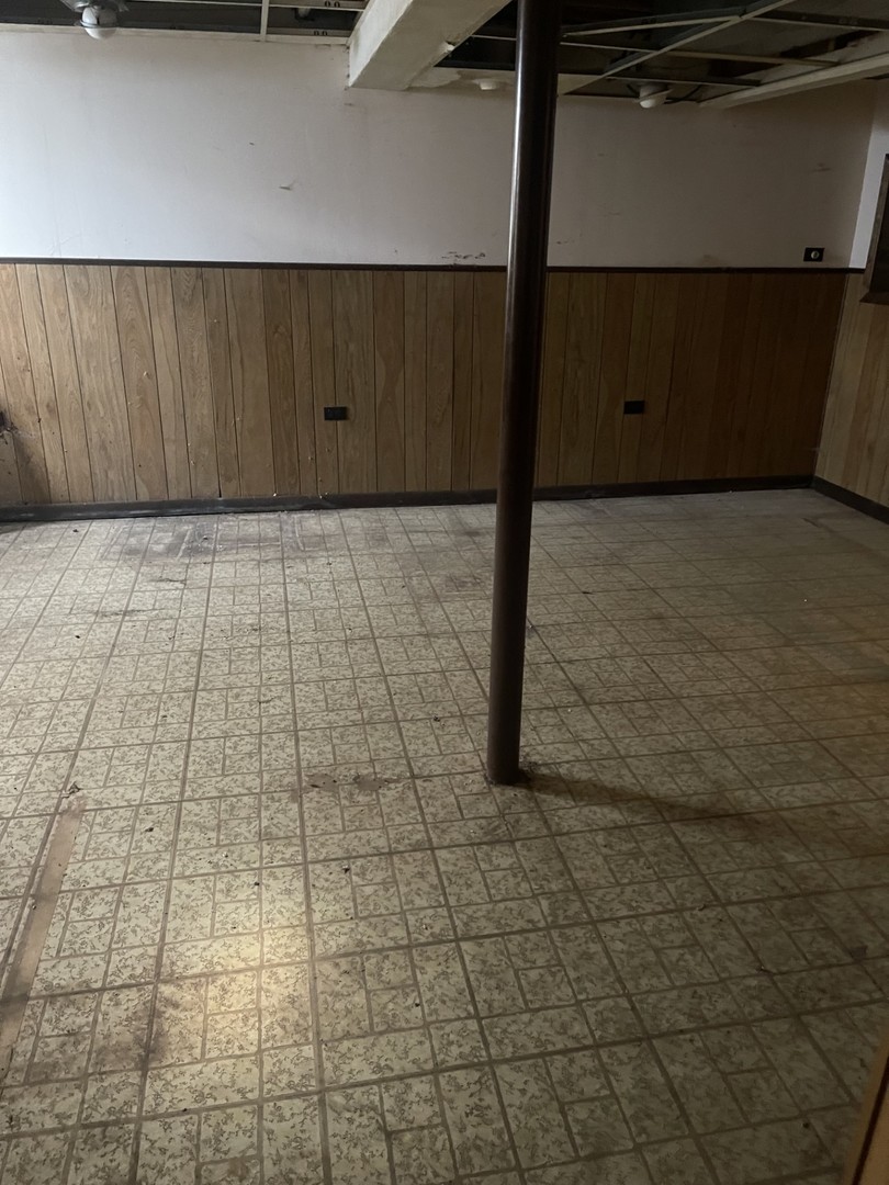 1026 Briarcliffe Boulevard, Wheaton, IL 60189