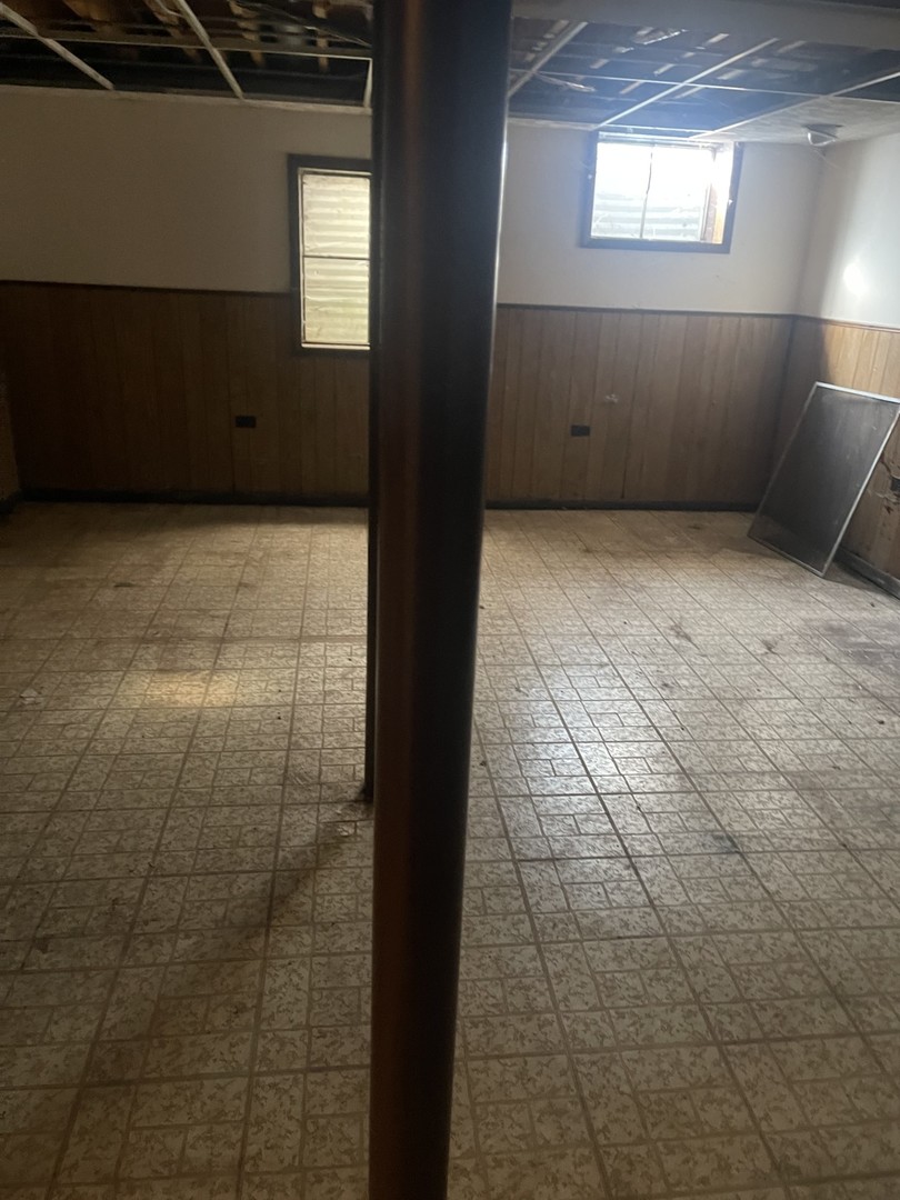 1026 Briarcliffe Boulevard, Wheaton, IL 60189