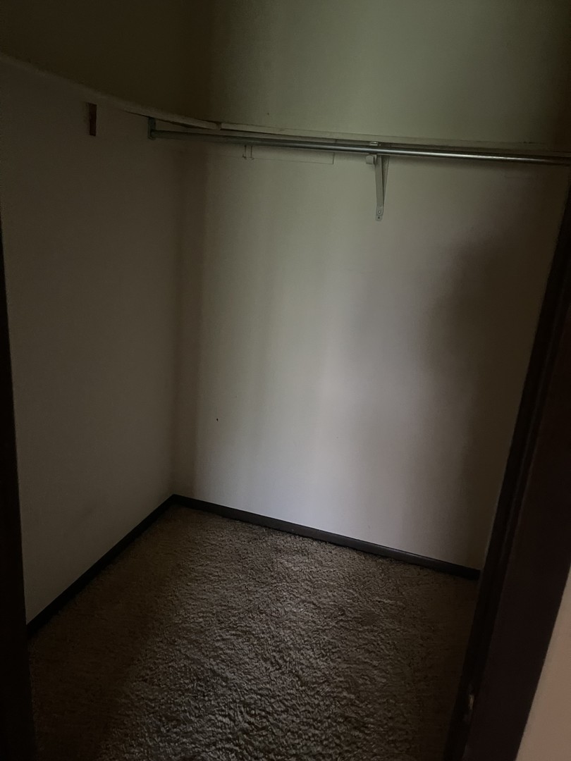 1026 Briarcliffe Boulevard, Wheaton, IL 60189