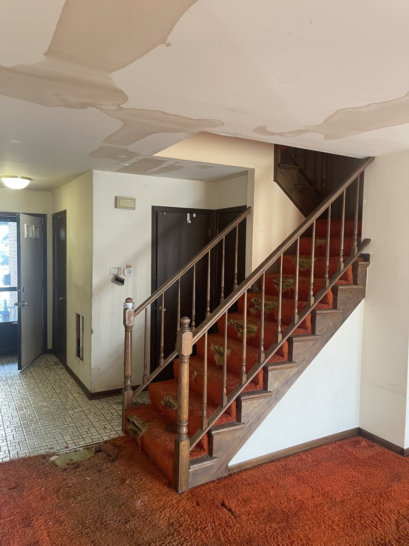 1026 Briarcliffe Boulevard, Wheaton, IL 60189