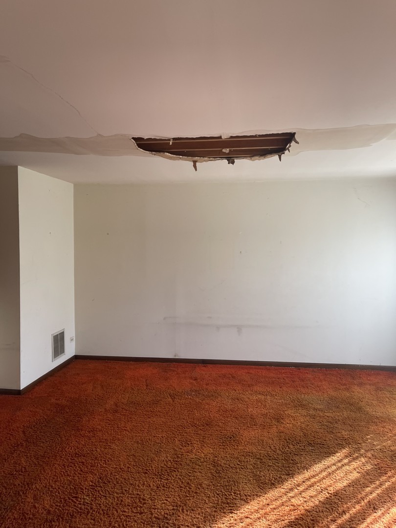 1026 Briarcliffe Boulevard, Wheaton, IL 60189