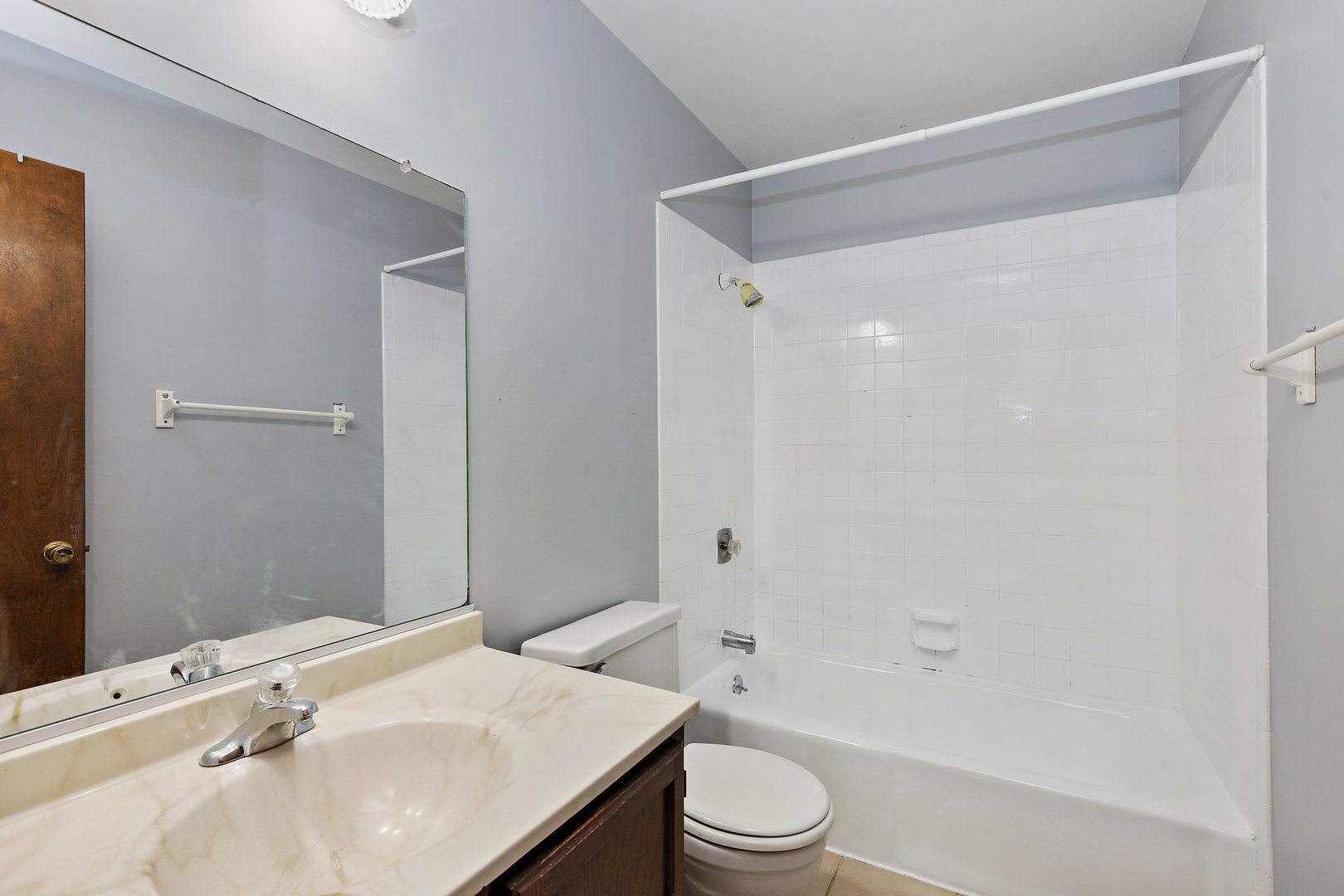 1696 Shamrock Court, Aurora, IL 60505