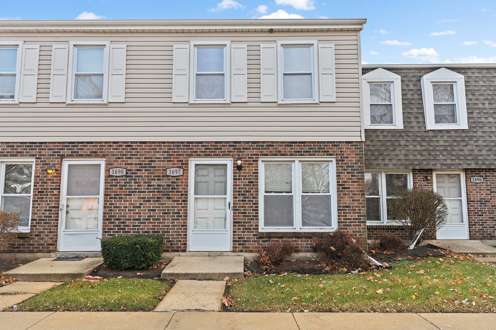 1696 Shamrock Court, Aurora, IL 60505