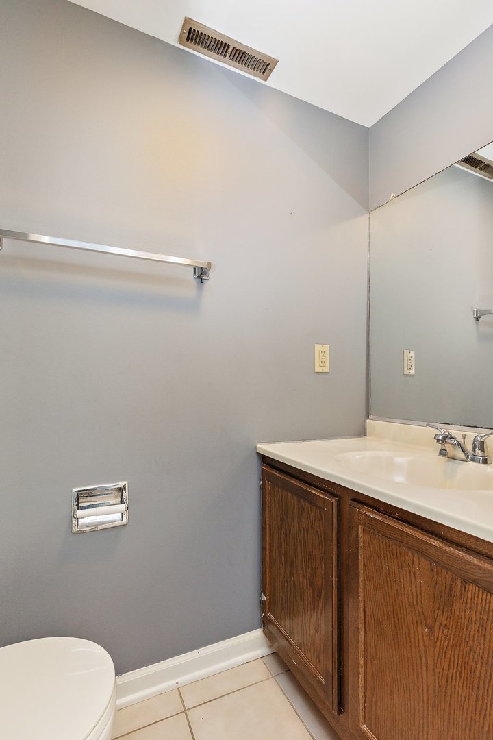 1696 Shamrock Court, Aurora, IL 60505