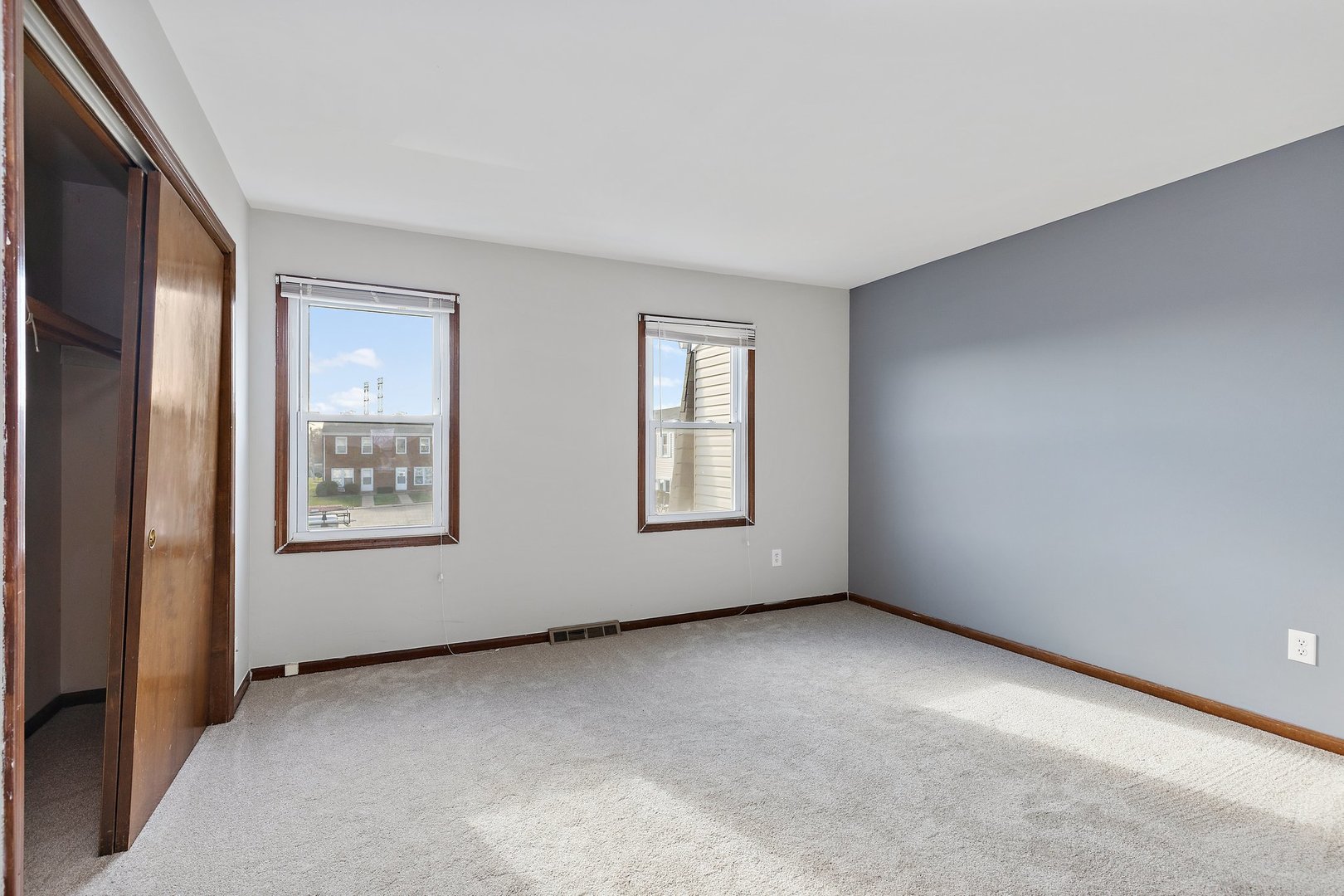 1696 Shamrock Court, Aurora, IL 60505