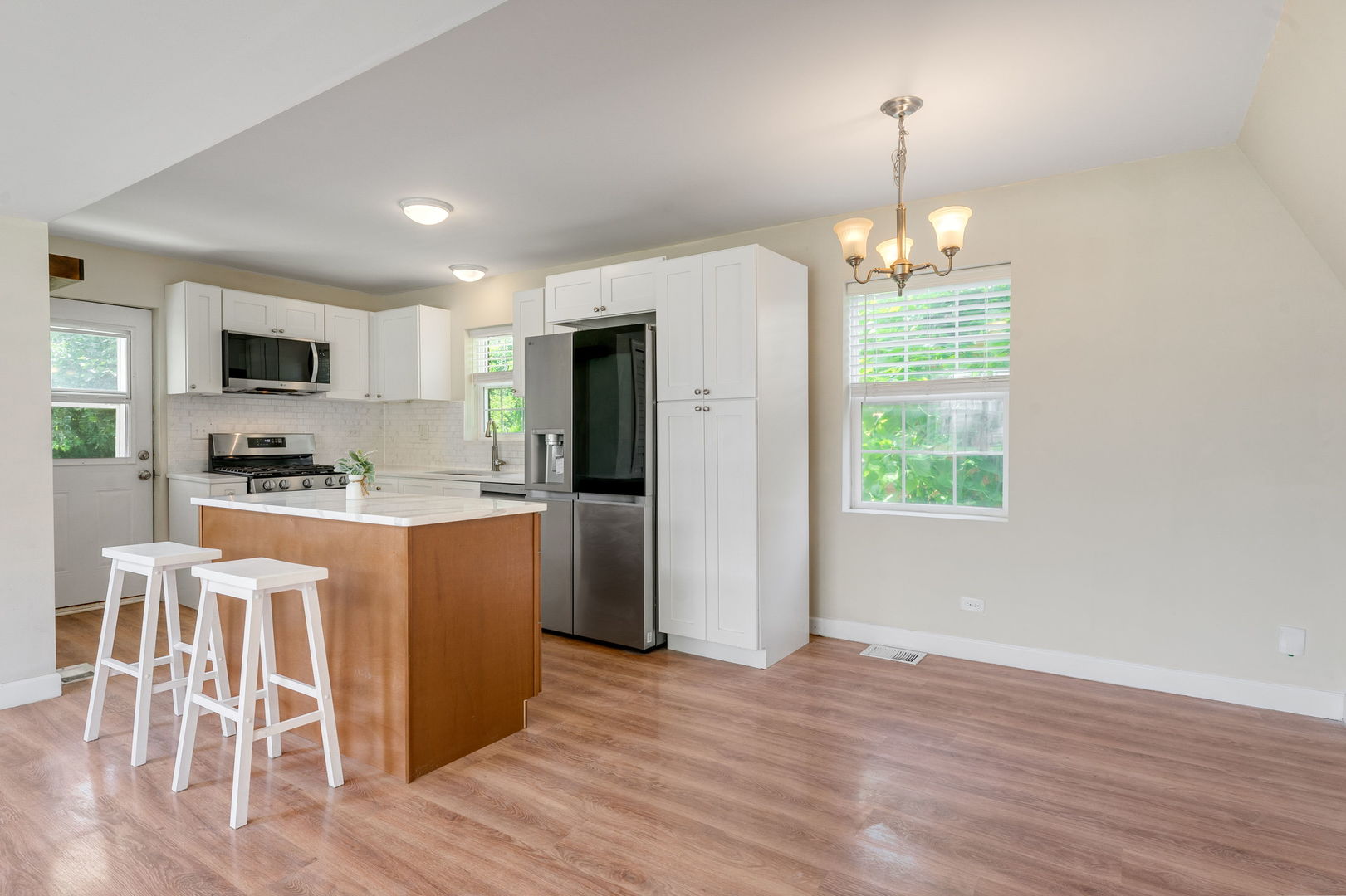 201 W Potomac Avenue, Lombard, IL 60148