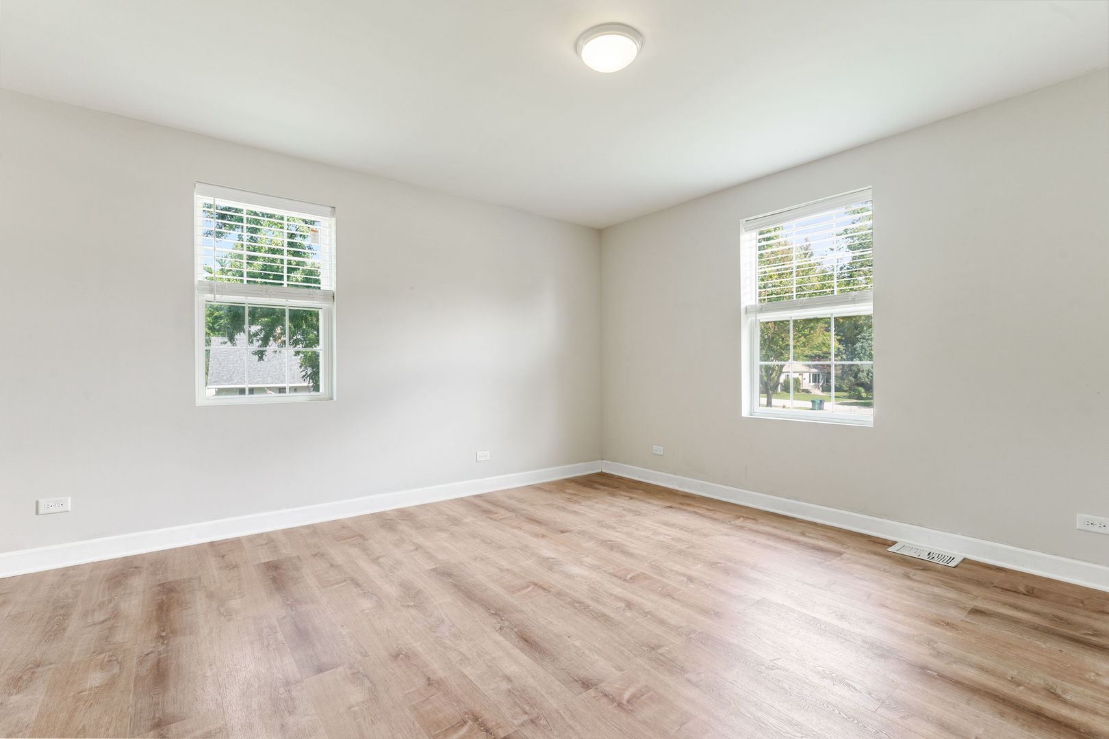 201 W Potomac Avenue, Lombard, IL 60148