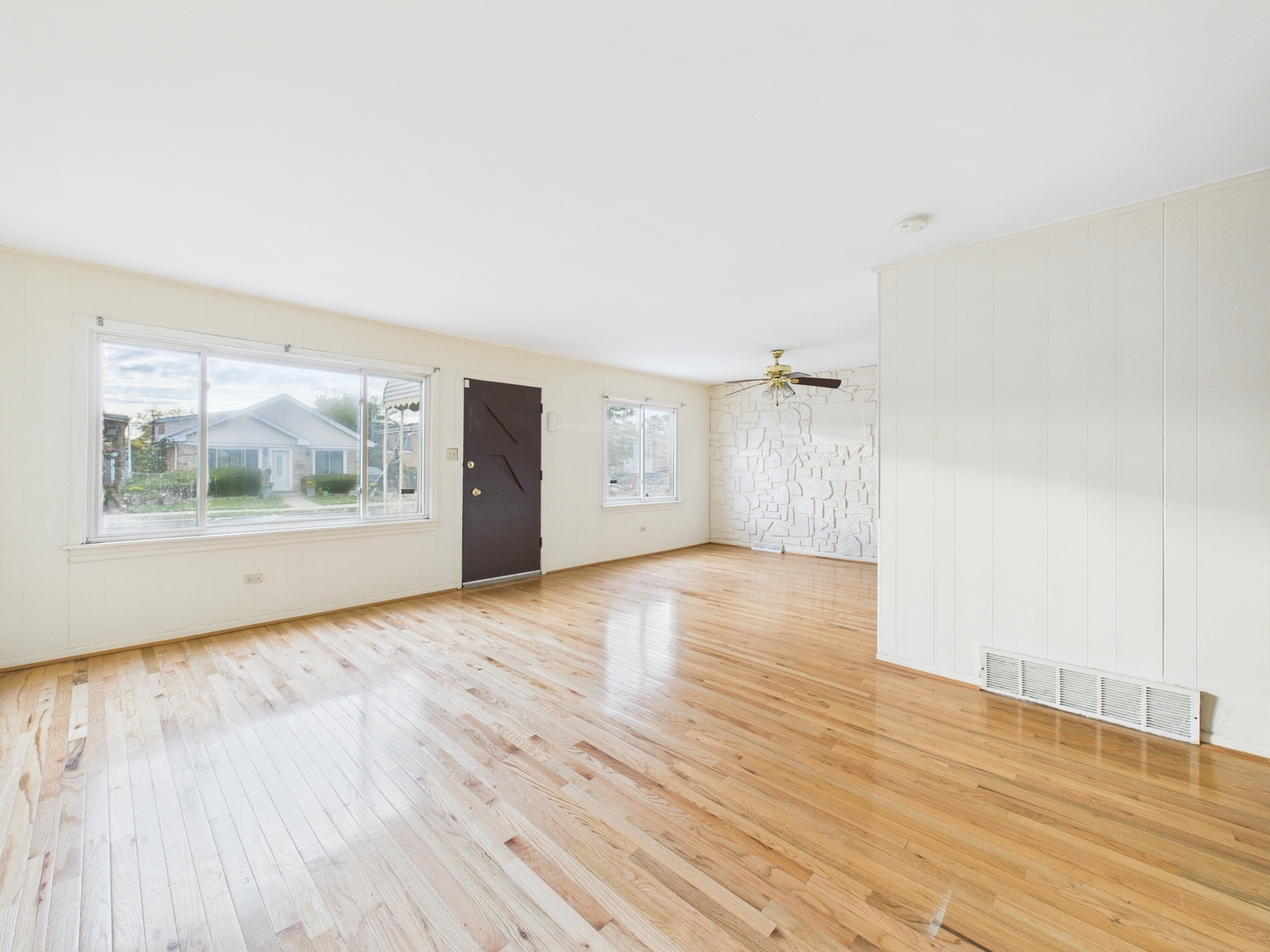 235 32nd Avenue, Bellwood, IL 60104