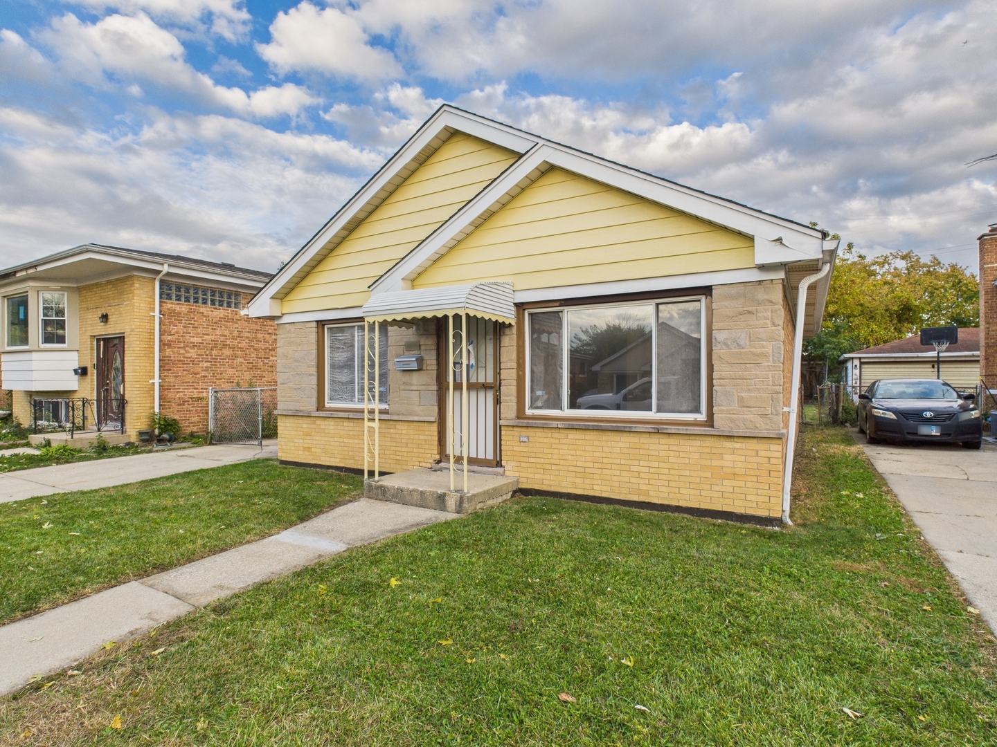 235 32nd Avenue, Bellwood, IL 60104