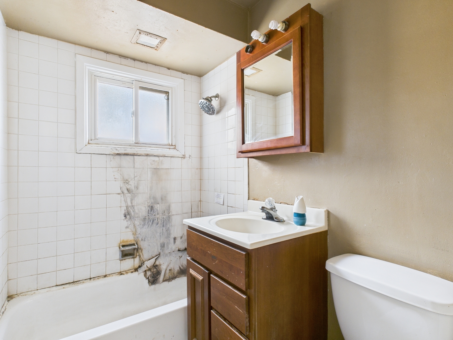 235 32nd Avenue, Bellwood, IL 60104