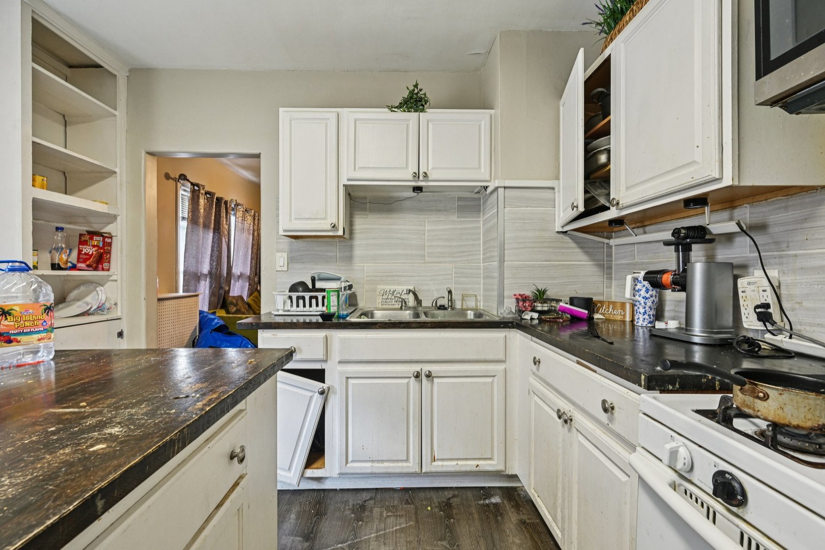 215 S Park Avenue, Waukegan, IL 60085