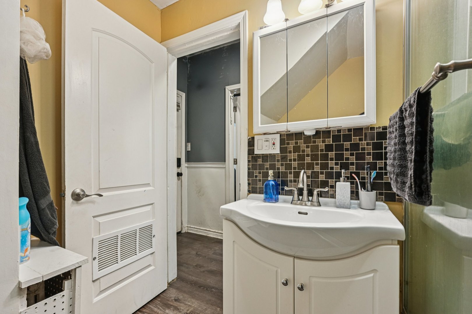 215 S Park Avenue, Waukegan, IL 60085