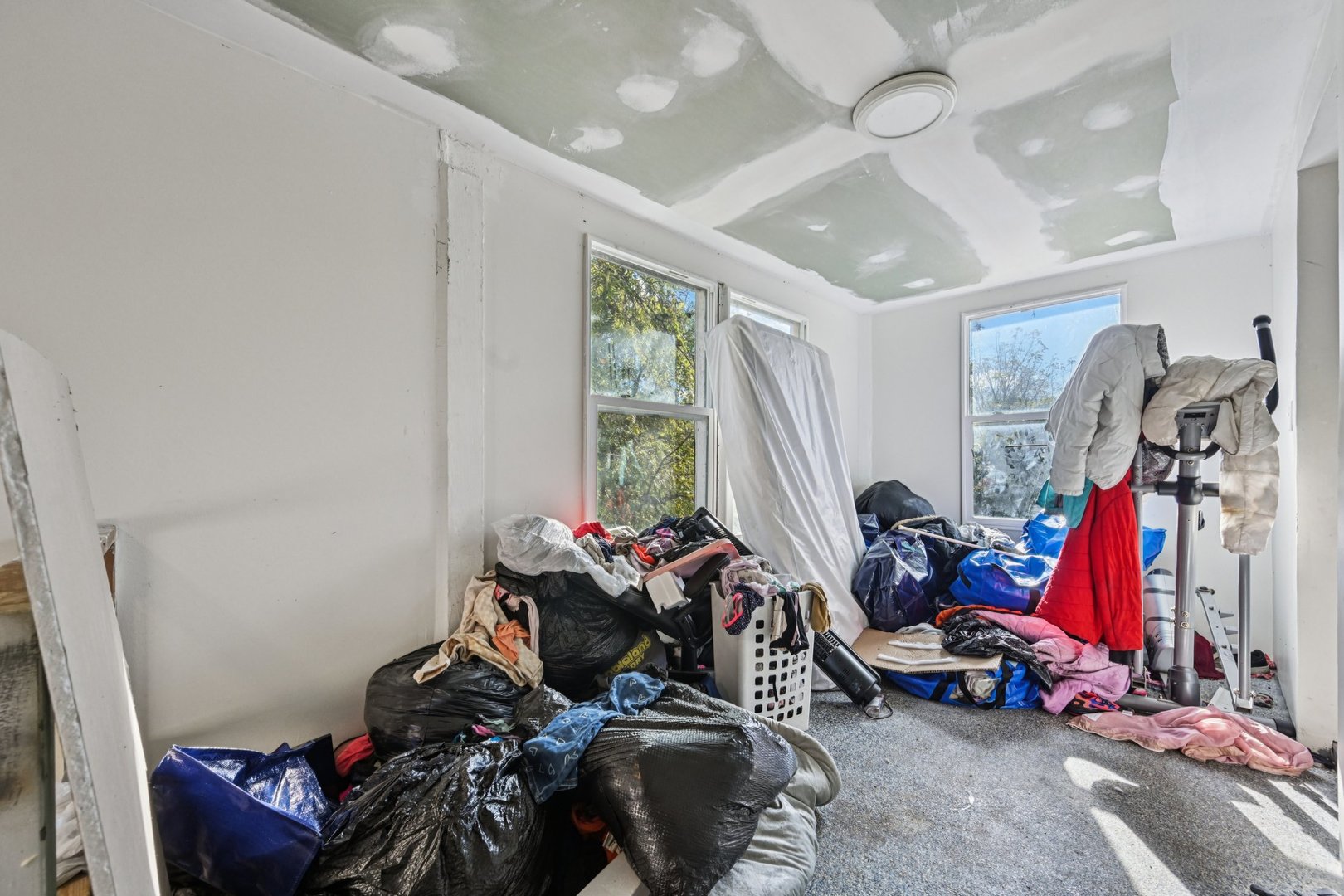 215 S Park Avenue, Waukegan, IL 60085