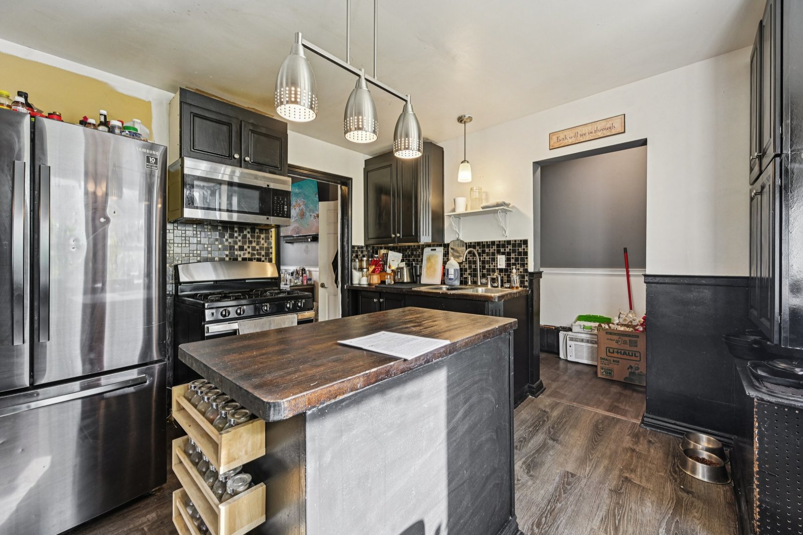 215 S Park Avenue, Waukegan, IL 60085