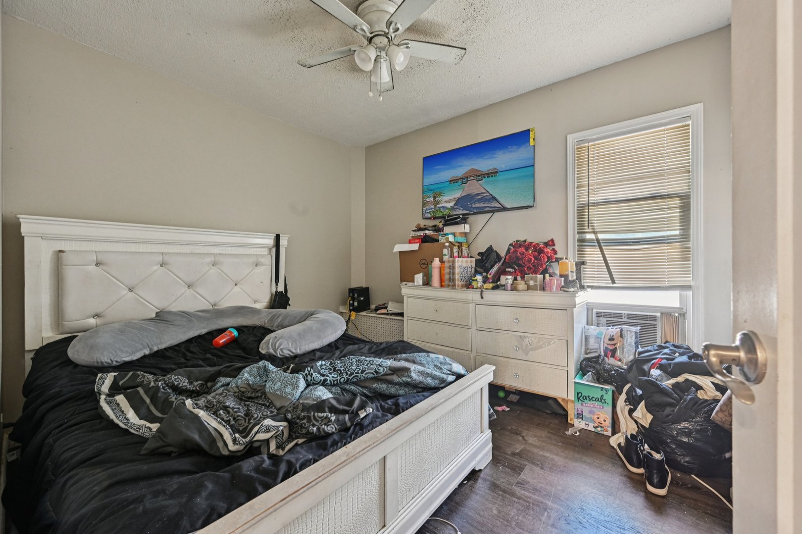 215 S Park Avenue, Waukegan, IL 60085