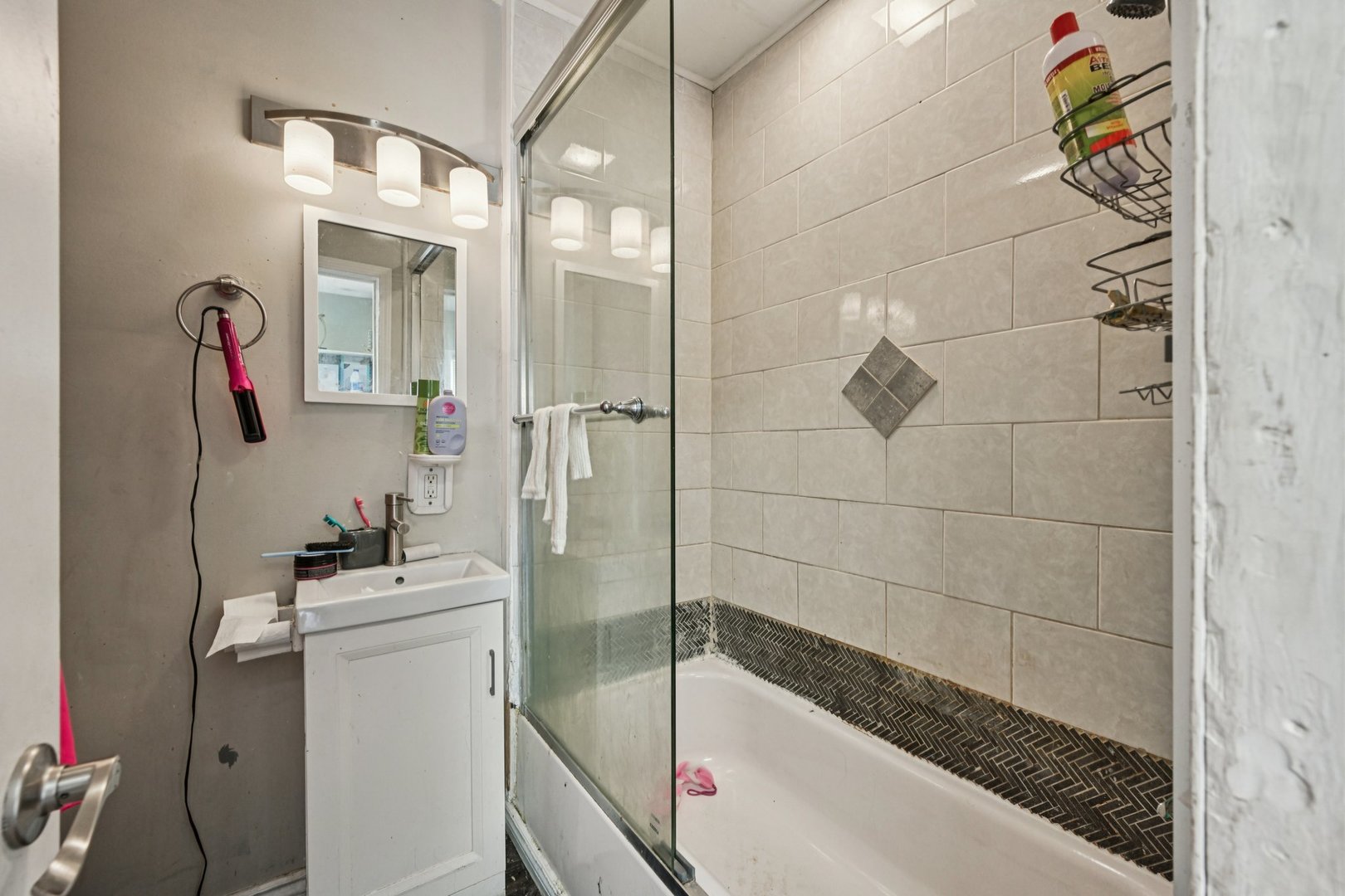 215 S Park Avenue, Waukegan, IL 60085