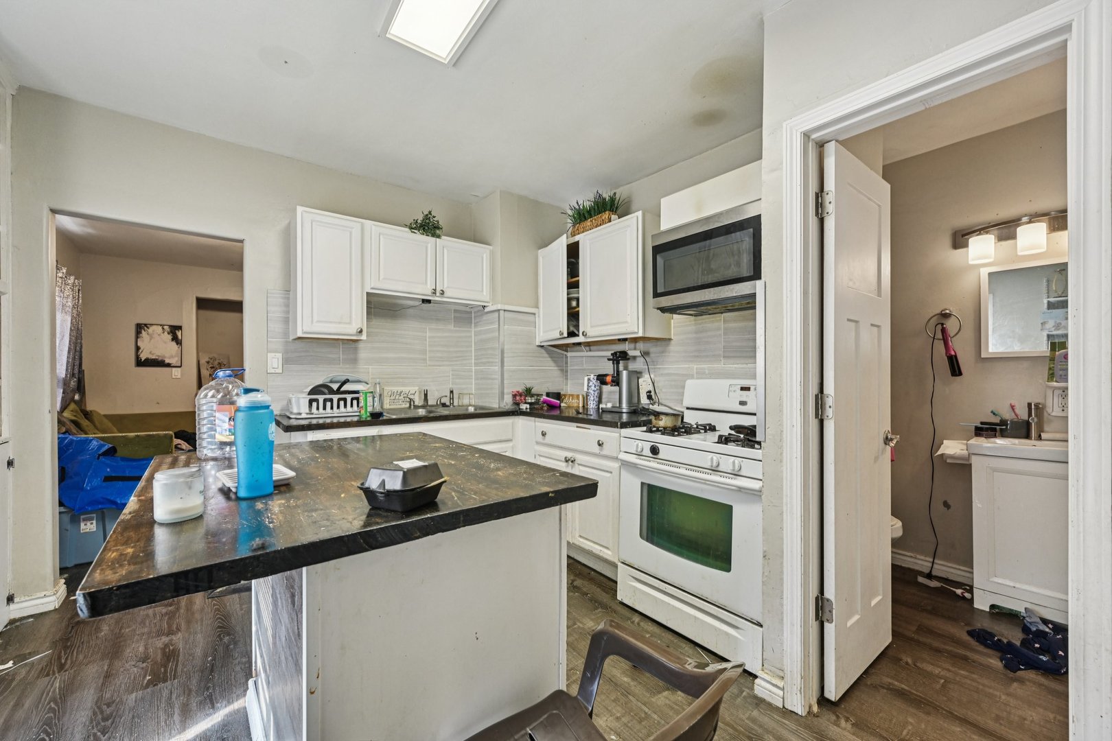 215 S Park Avenue, Waukegan, IL 60085