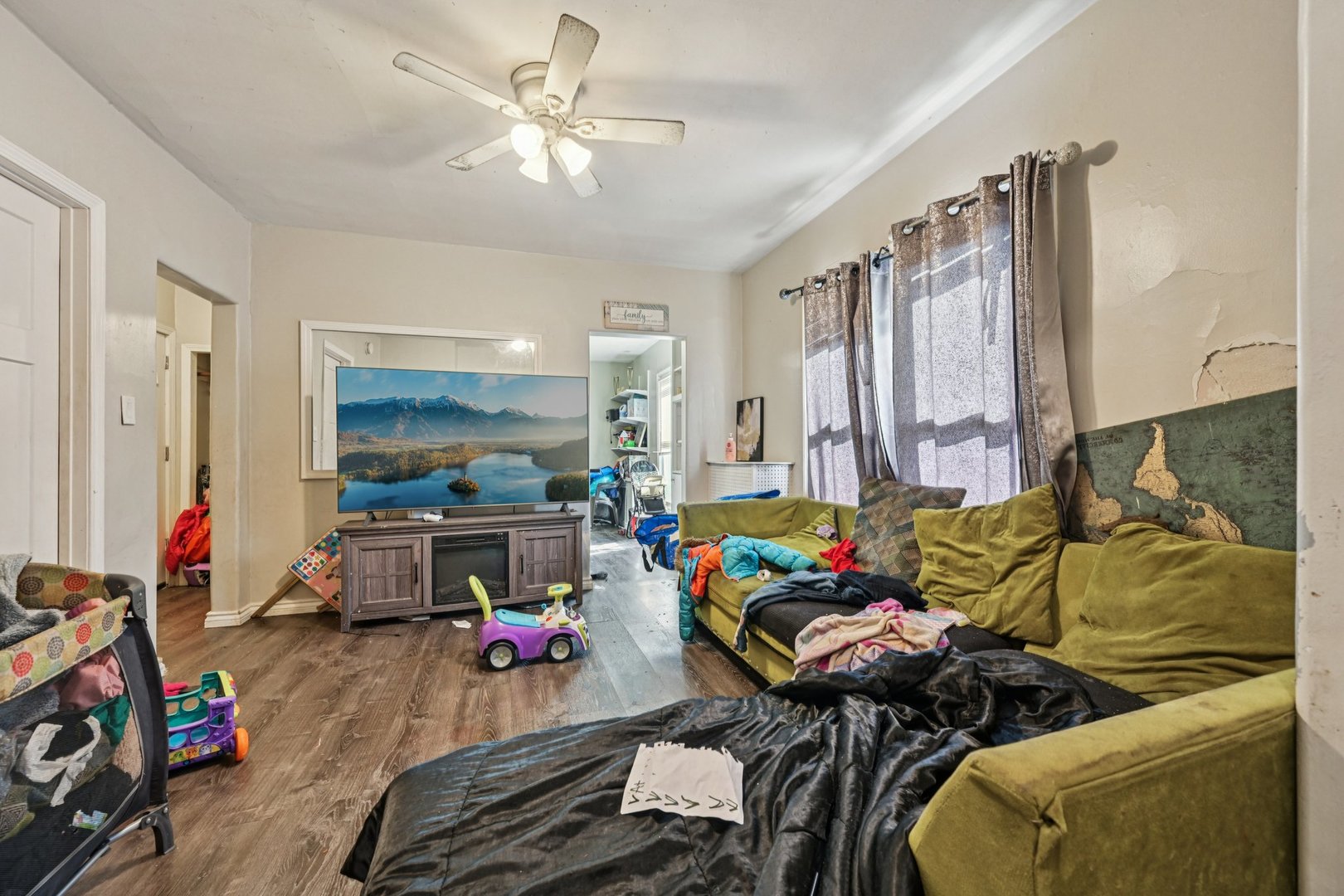 215 S Park Avenue, Waukegan, IL 60085