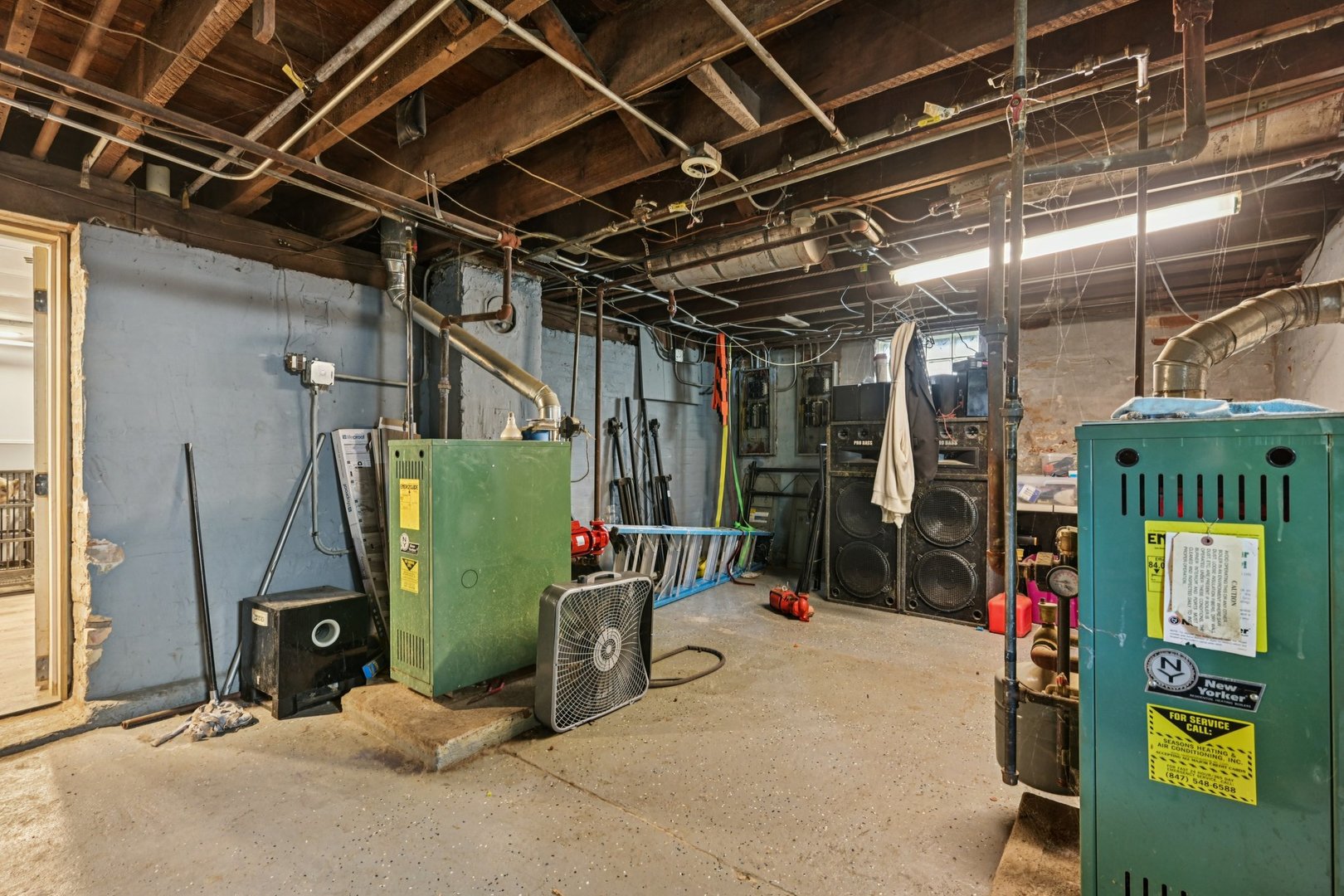 215 S Park Avenue, Waukegan, IL 60085