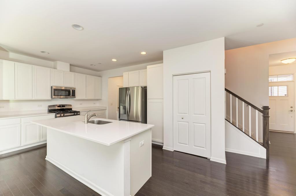 3S484 Lambe Lane, Warrenville, IL 60563