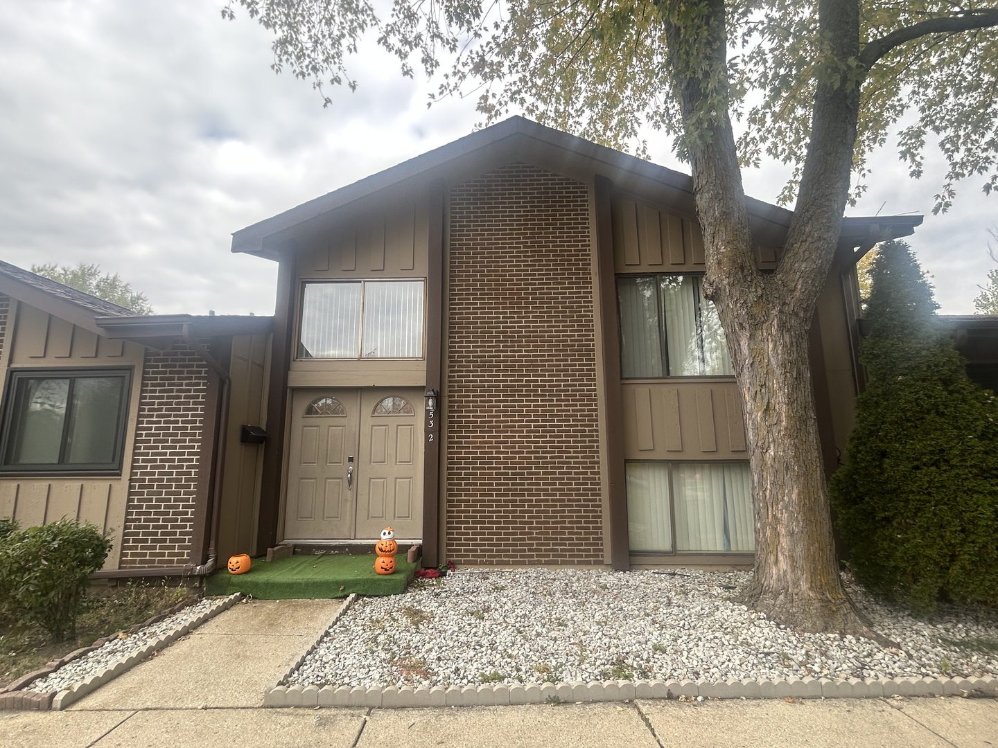 532 E Devon Avenue, Roselle, IL 60172