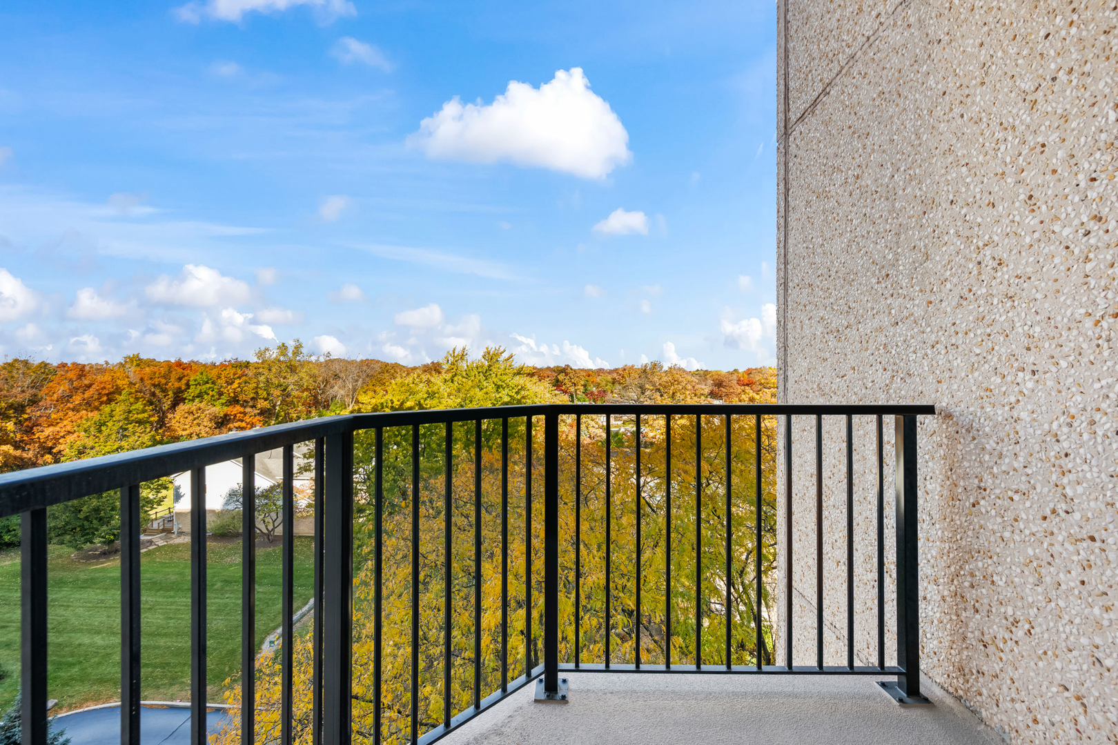 190 S Wood Dale Road #704, Wood Dale, IL 60191