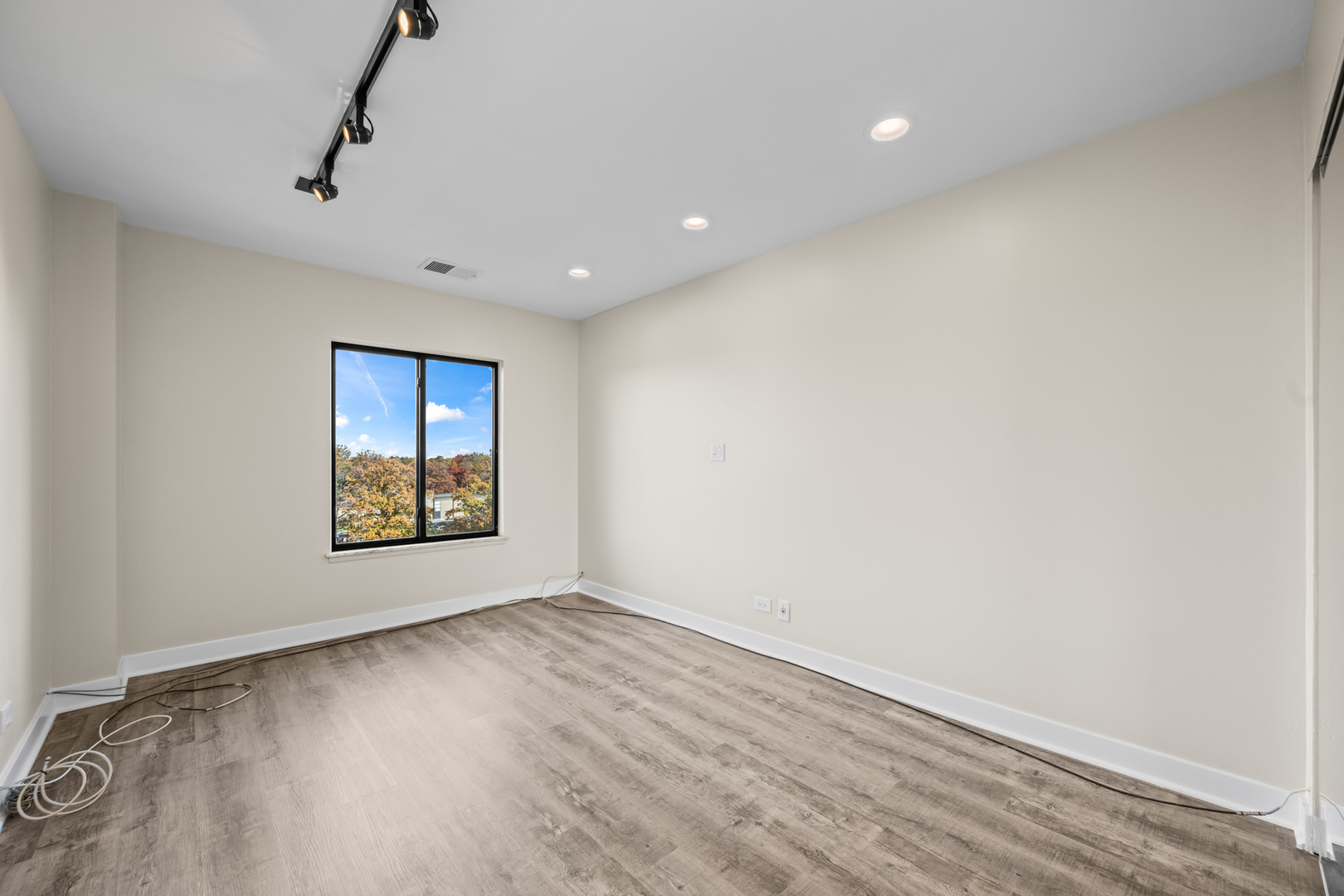 190 S Wood Dale Road #704, Wood Dale, IL 60191