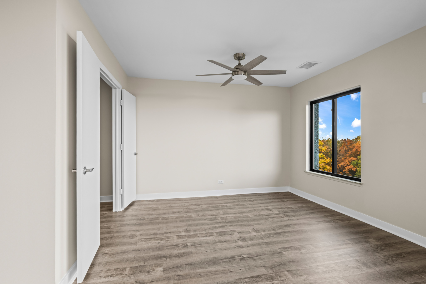 190 S Wood Dale Road #704, Wood Dale, IL 60191