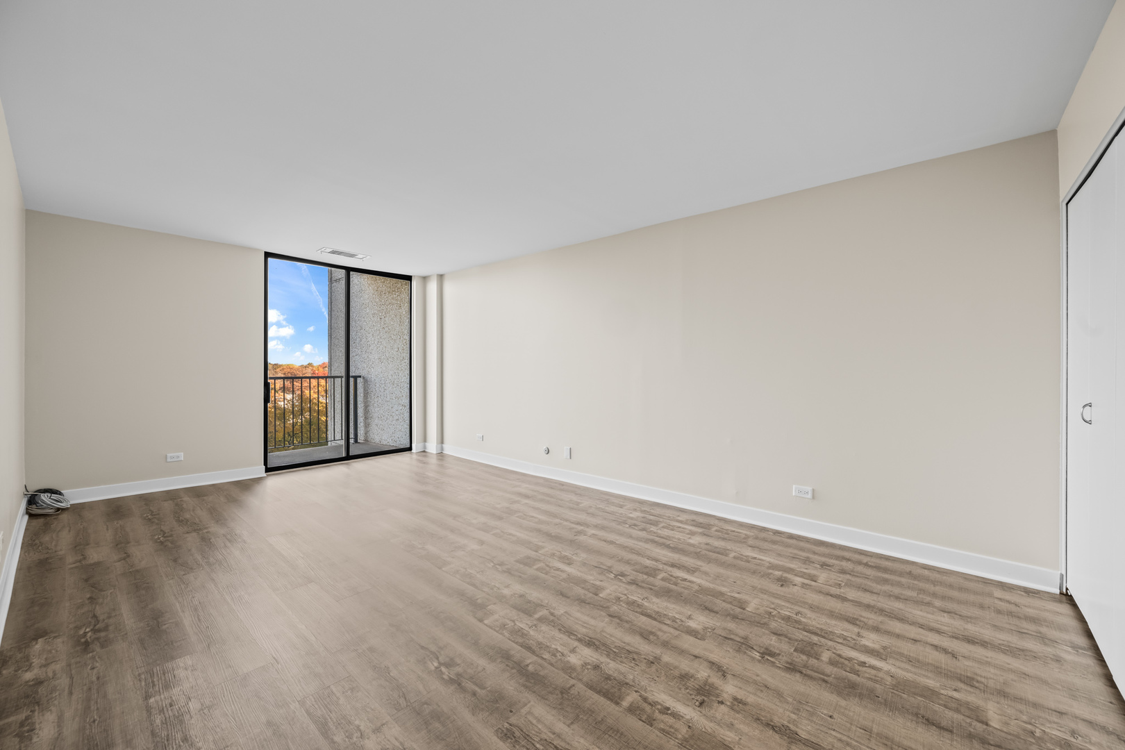 190 S Wood Dale Road #704, Wood Dale, IL 60191